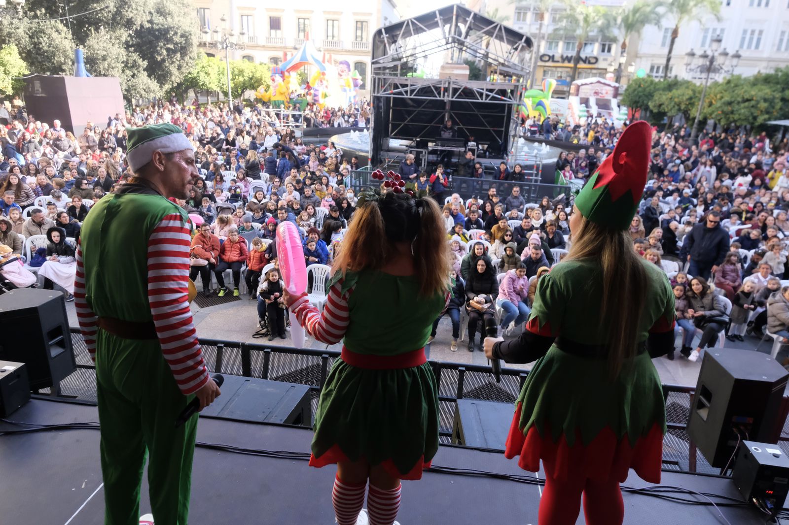 La fiesta infantil de Fin de Año en la plaza de las Tendillas de Córdoba, en imágenes