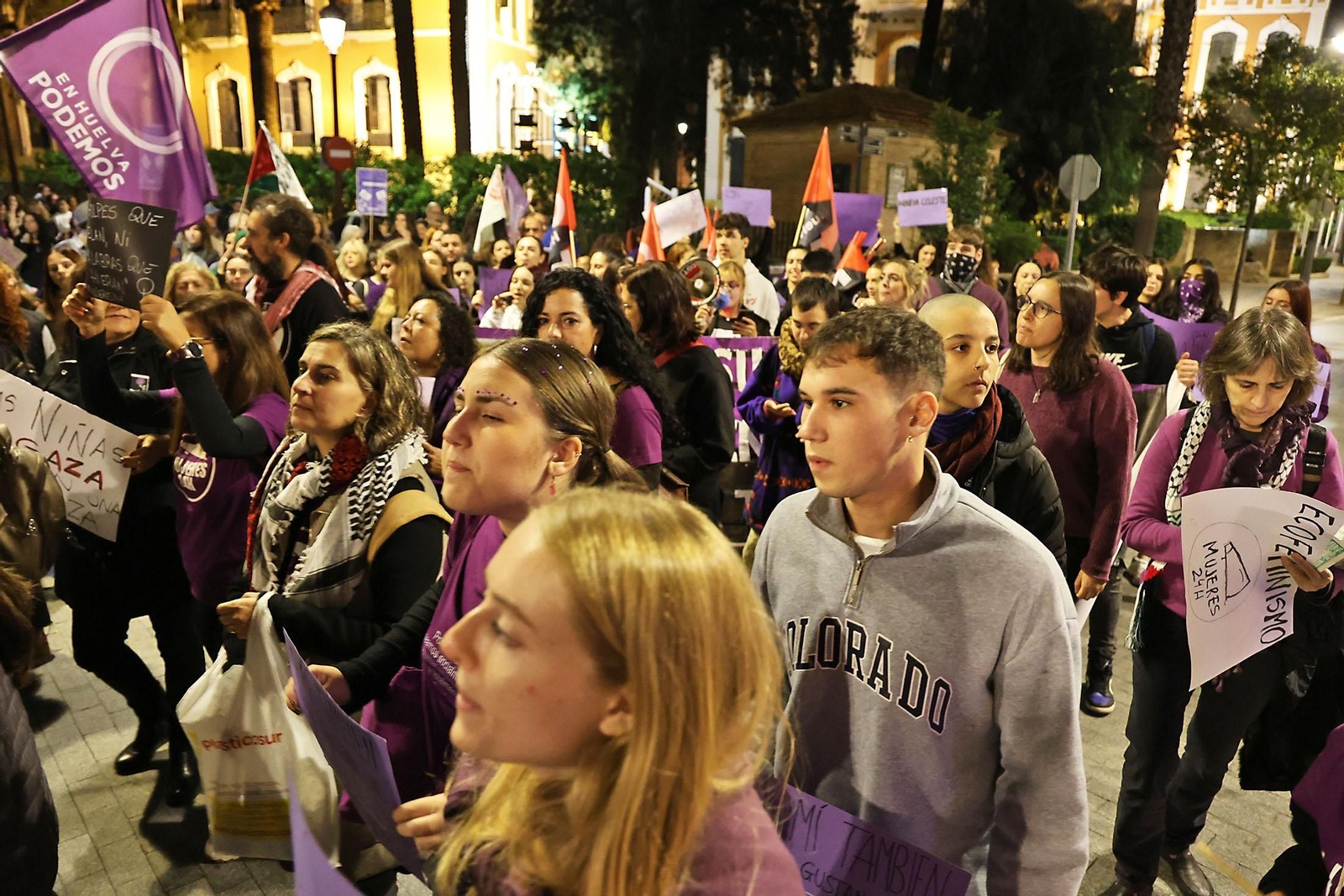 Imágenes de la Manifestación por el 25-N en Huelva