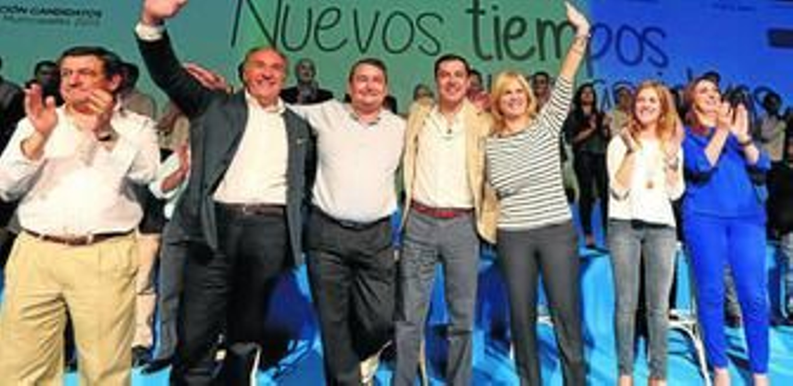 Juan Manuel Moreno y Antonio Sanz, en octubre pasado junto a algunos candidatos a alcaldes del PP, como los de San Fernando, Algeciras, Jerez, Sanlúcar y Rota.