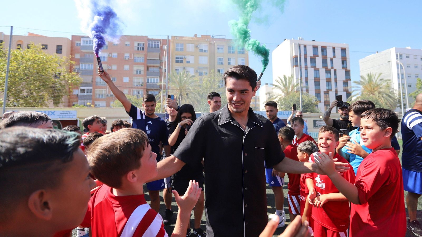 La visita de Brahim Díaz a su campus, en fotos