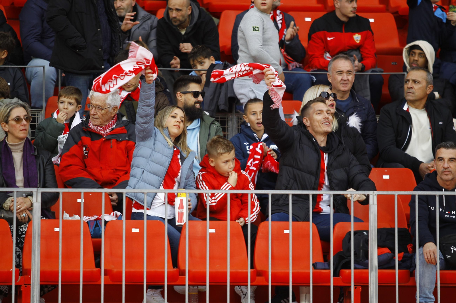 Búscate en la arrolladora victoria del Almería ante el Sevilla en la Copa del Rey, en imágenes