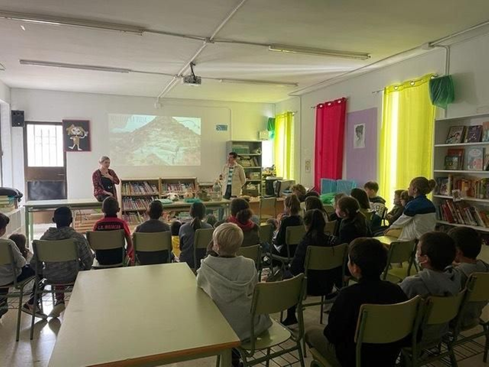 Los más pequeños conocen los secretos de Mojácar la Vieja