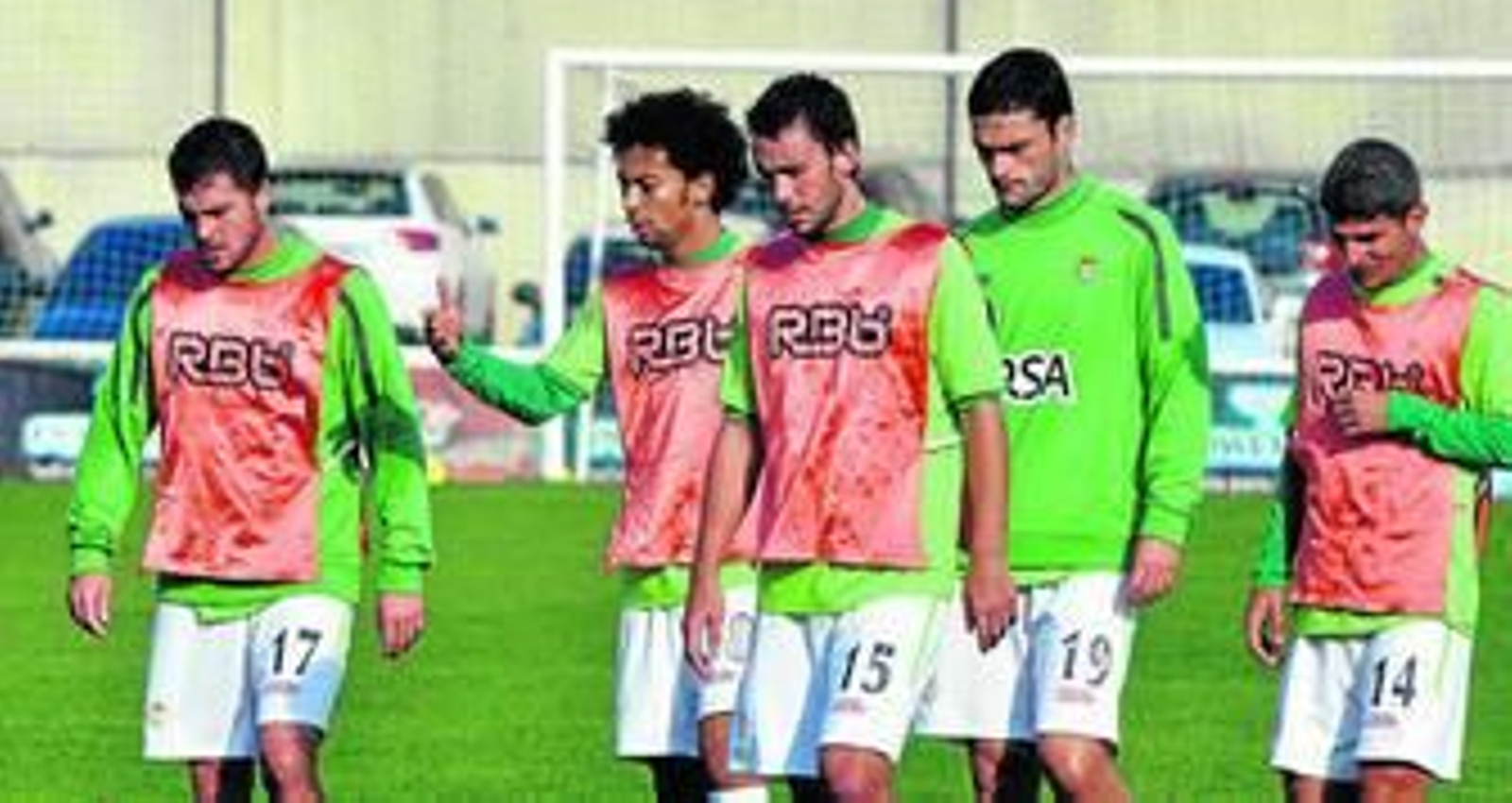 Ustaritz encabeza el grupo con Chica, Iriney, Jorge Molina y Salva Sevilla a su lado.