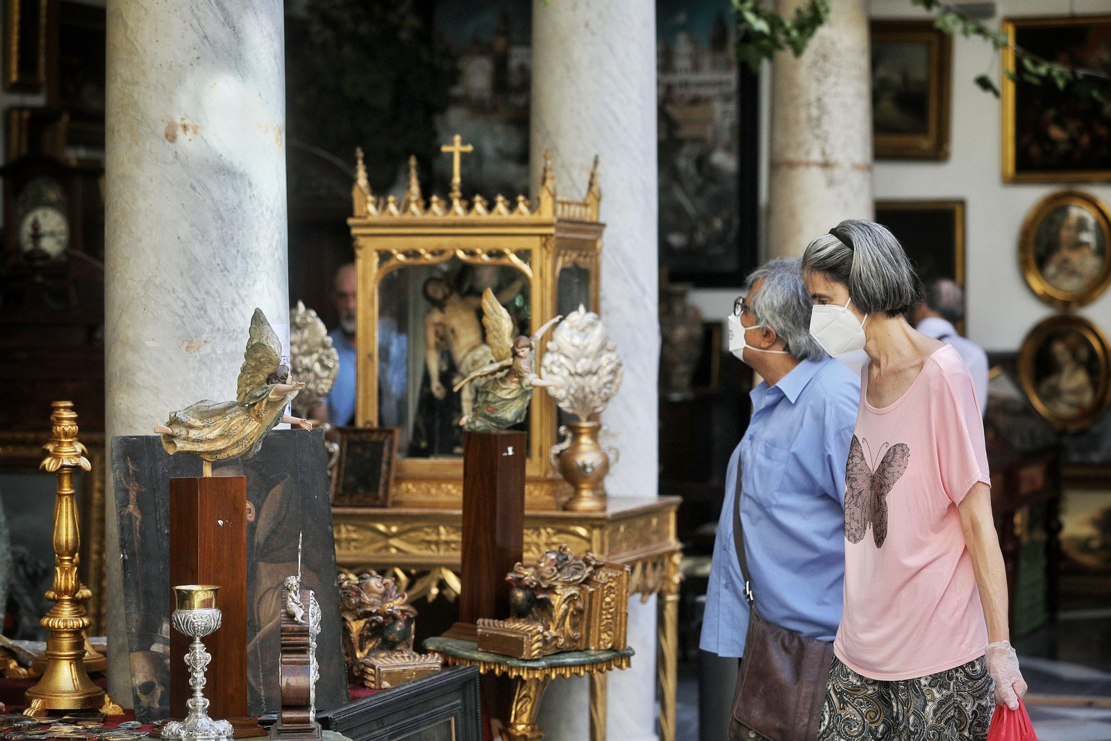 Las imágenes del Mercado de Antigüedades y Coleccionismo en el convento de Santo Domingo