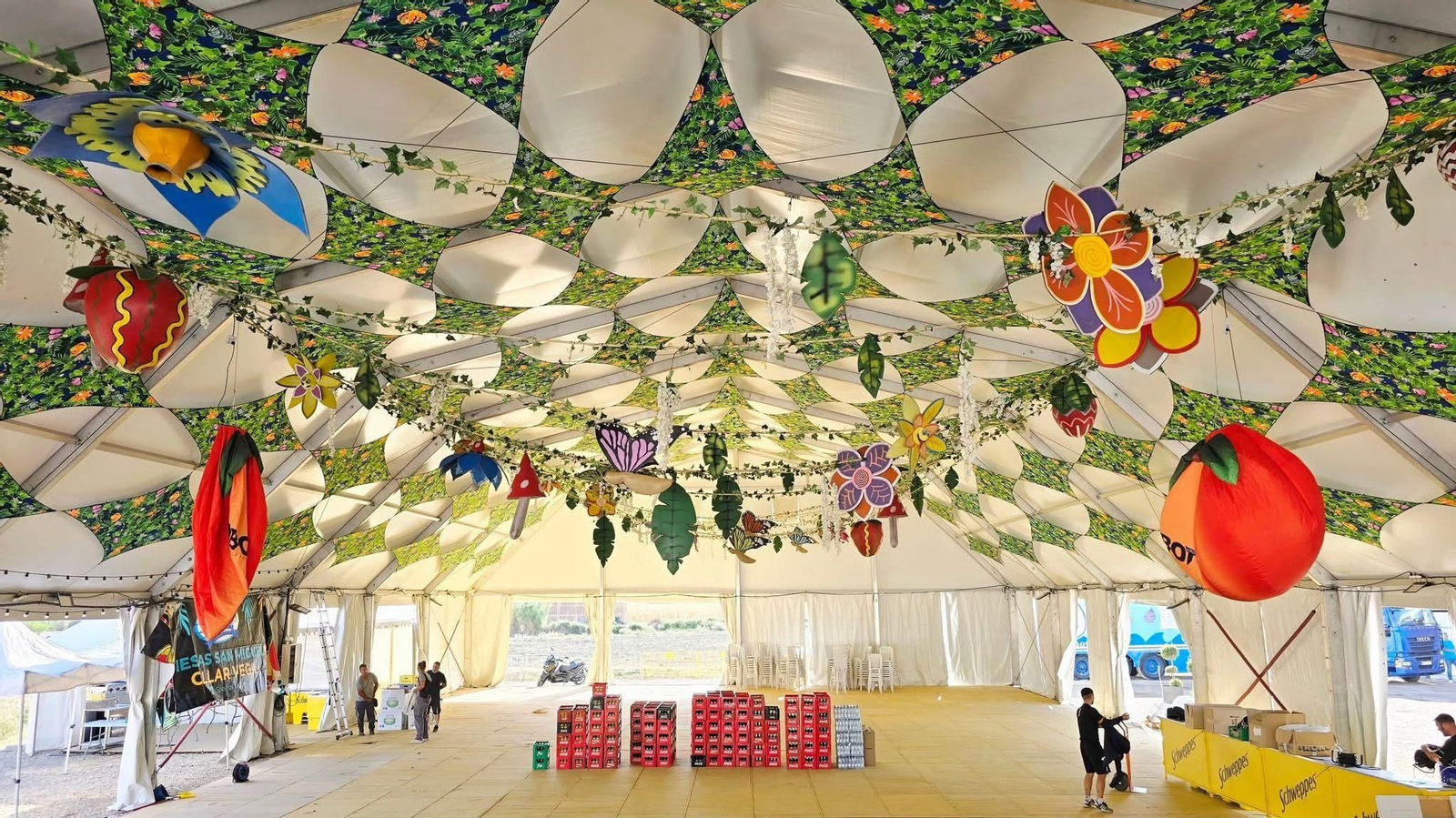 Imagen de la gran carpa municipal de las fiestas culleras.