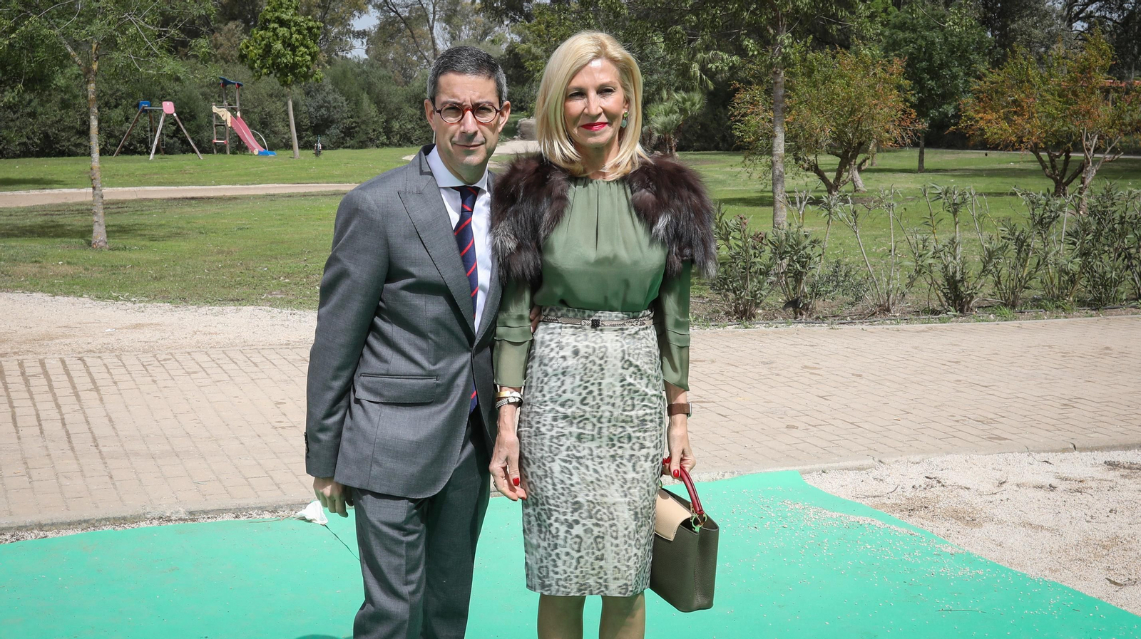 Artistas, políticos y empresarios en el bautizo de los nietos de José Luis López en Jerez