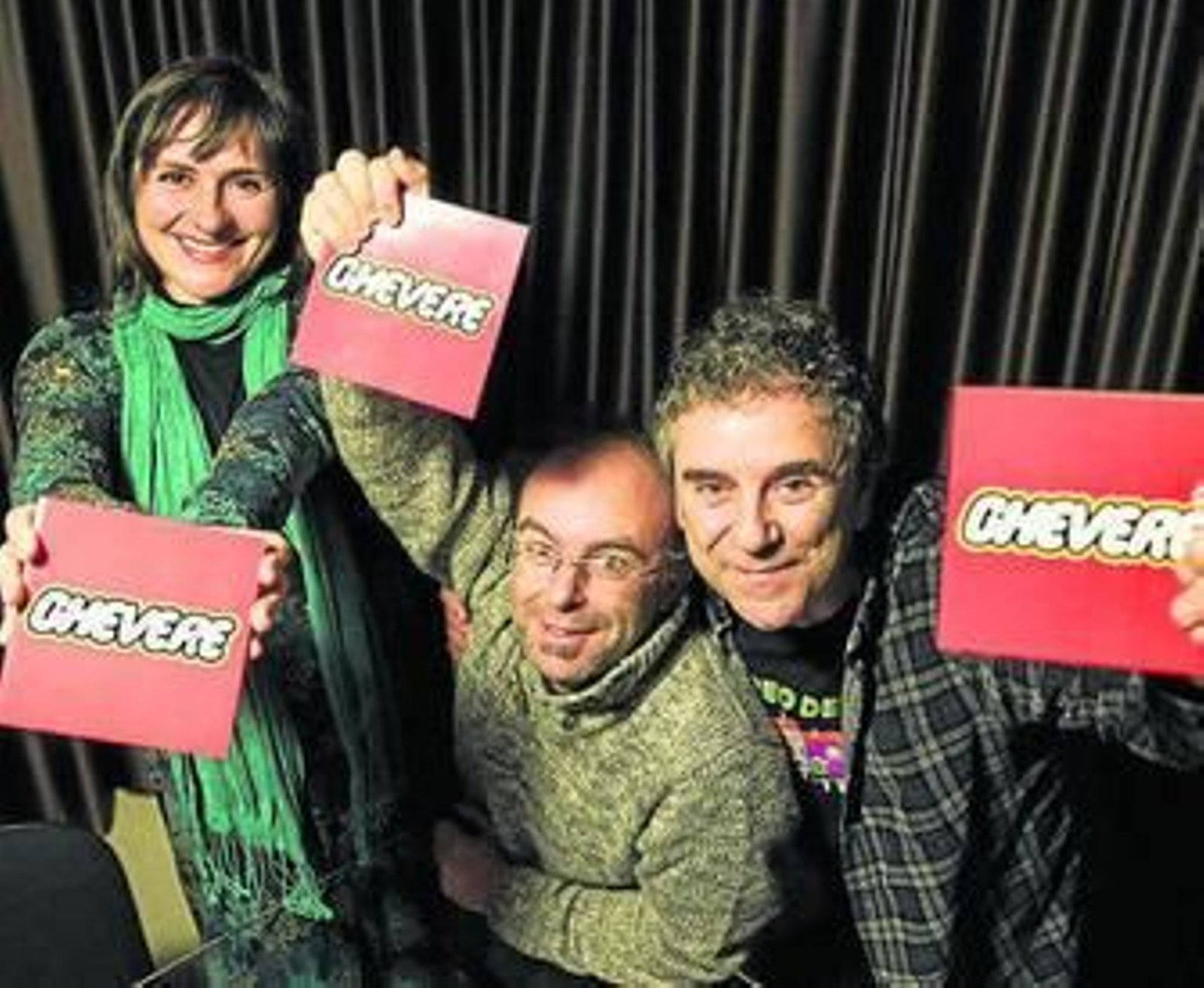 Miembros de la compañía, ayer tras conocer la noticia.