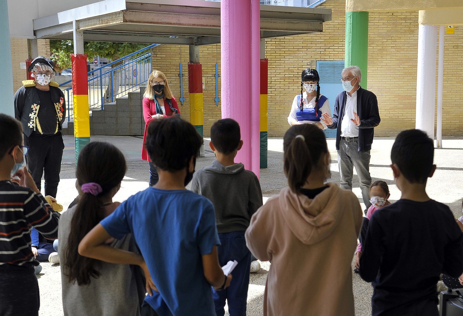 Juan Antonio Cabello, delegado de Educación, en una visita al CEIP  Montealegre.