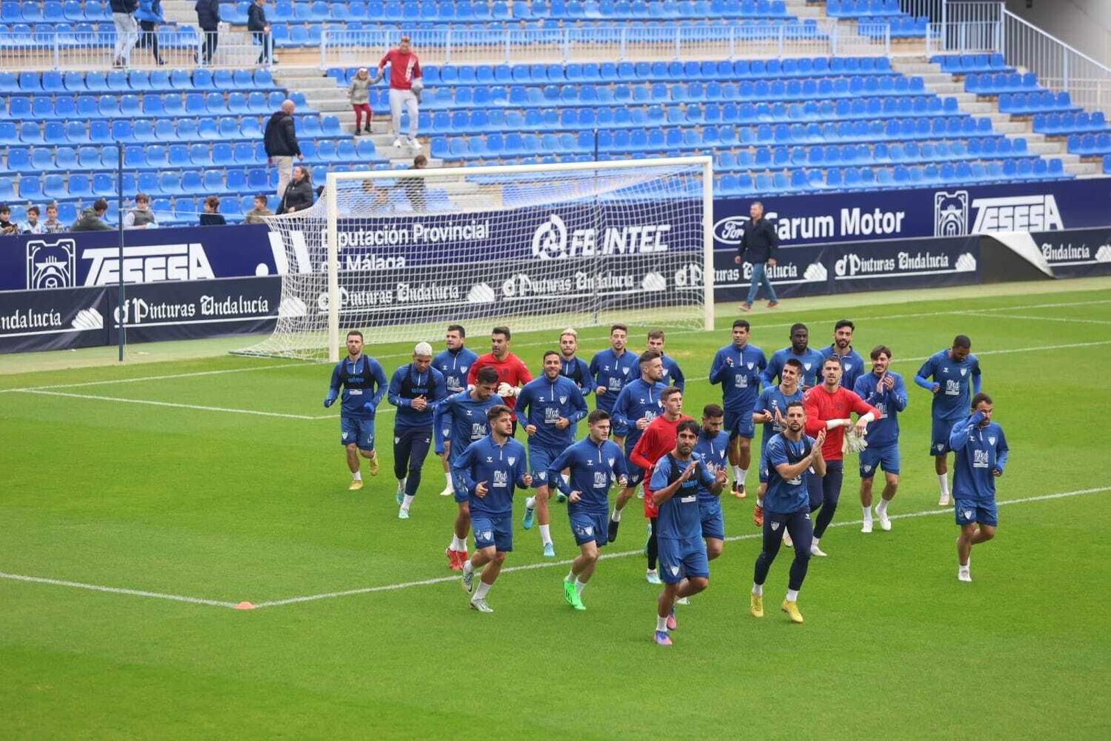 Miles de malaguistas apoyan al equipo en la víspera de Reyes