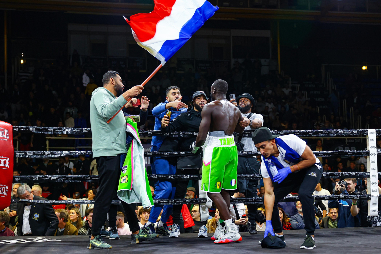 Las mejores fotos de la derrota de José Luis Navarro (El Cazador Jr) ante Gustave Tamba