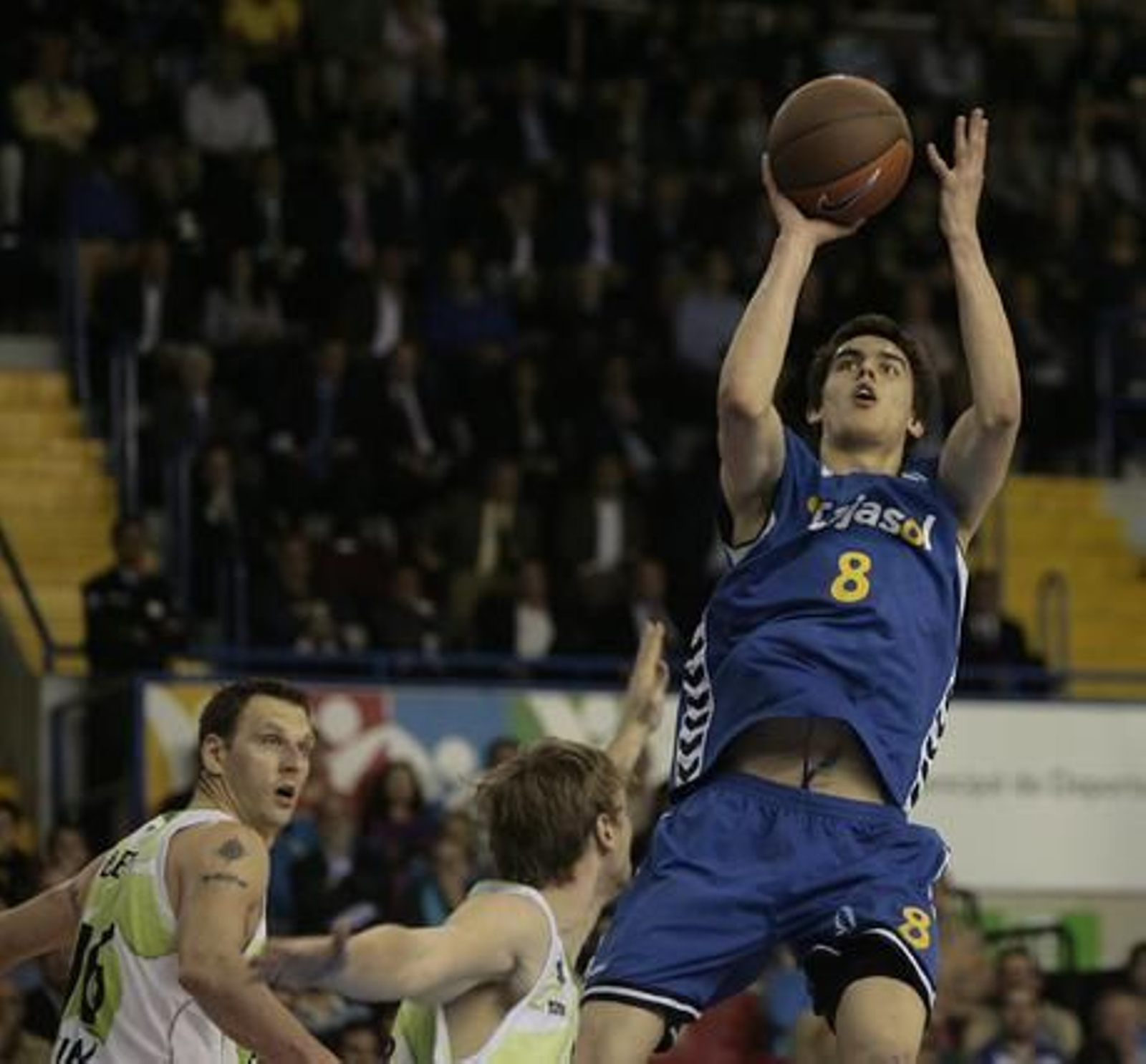 Satoransky tira a canasta. / Juan Carlos Muñoz