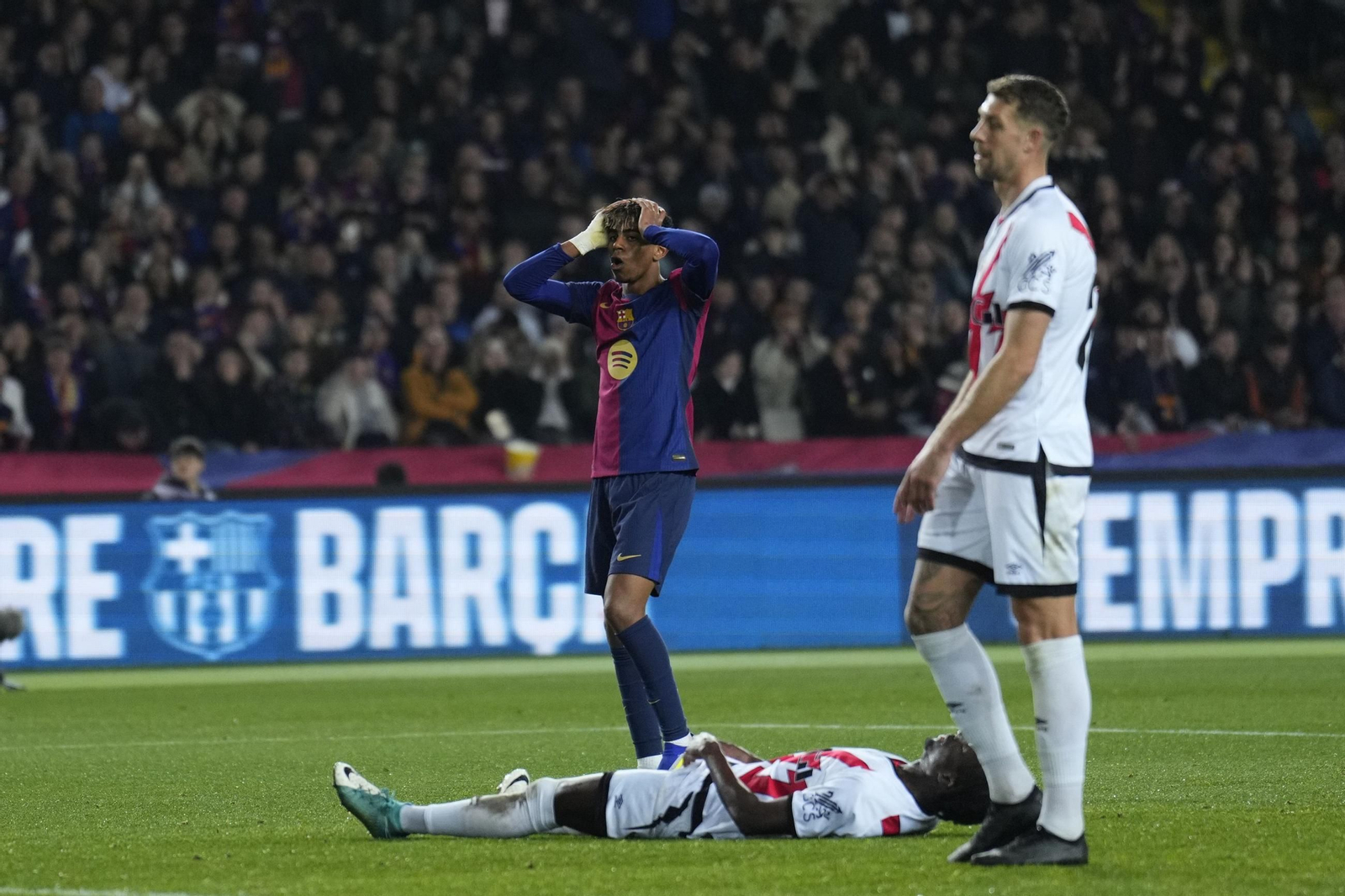 Las fotos del polémico Barcelona - Rayo Vallecano