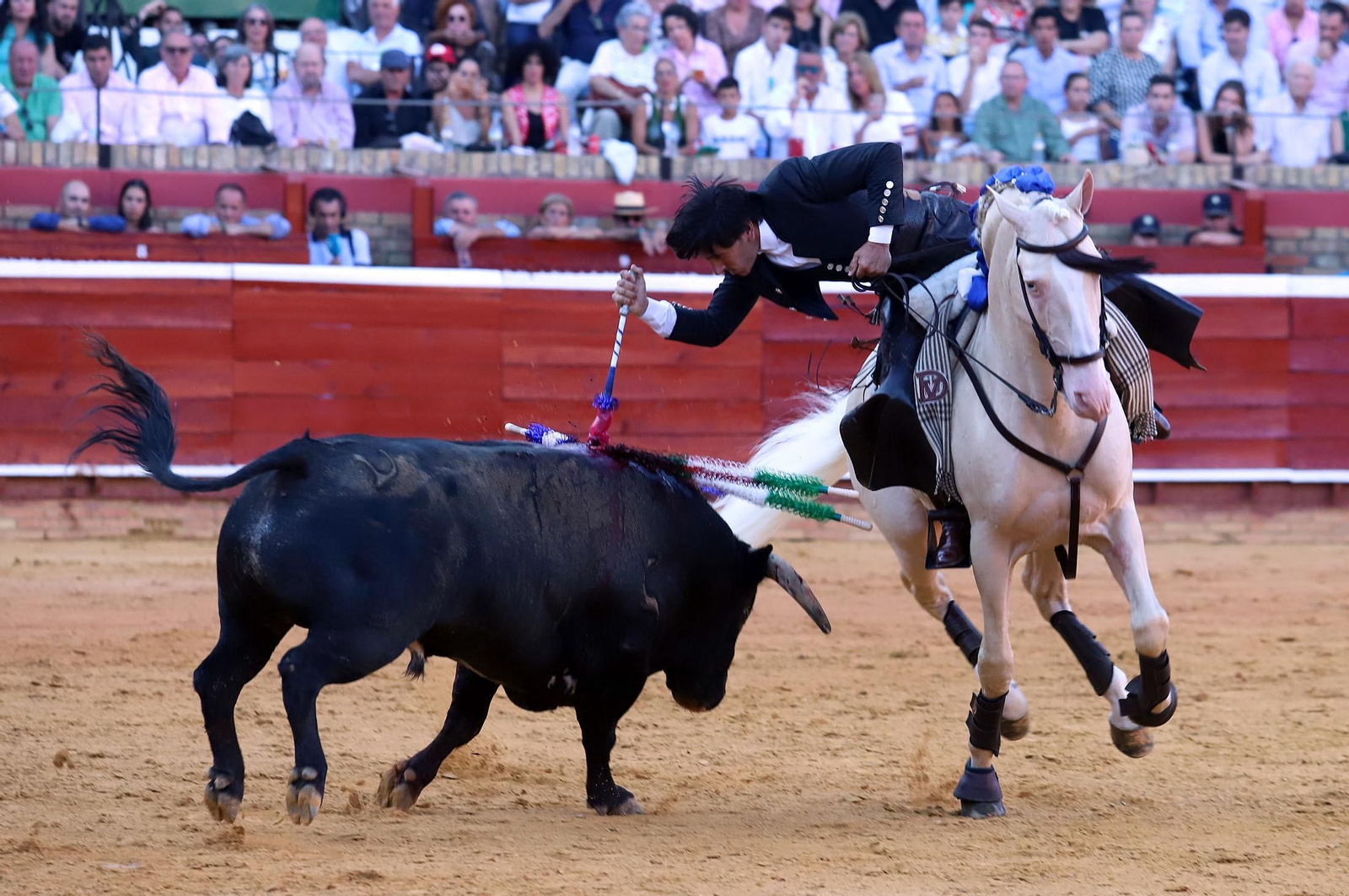 Imágenes de Andrés Romero y Diego Ventura en el rejoneo de la Plaza de Toros La Merced