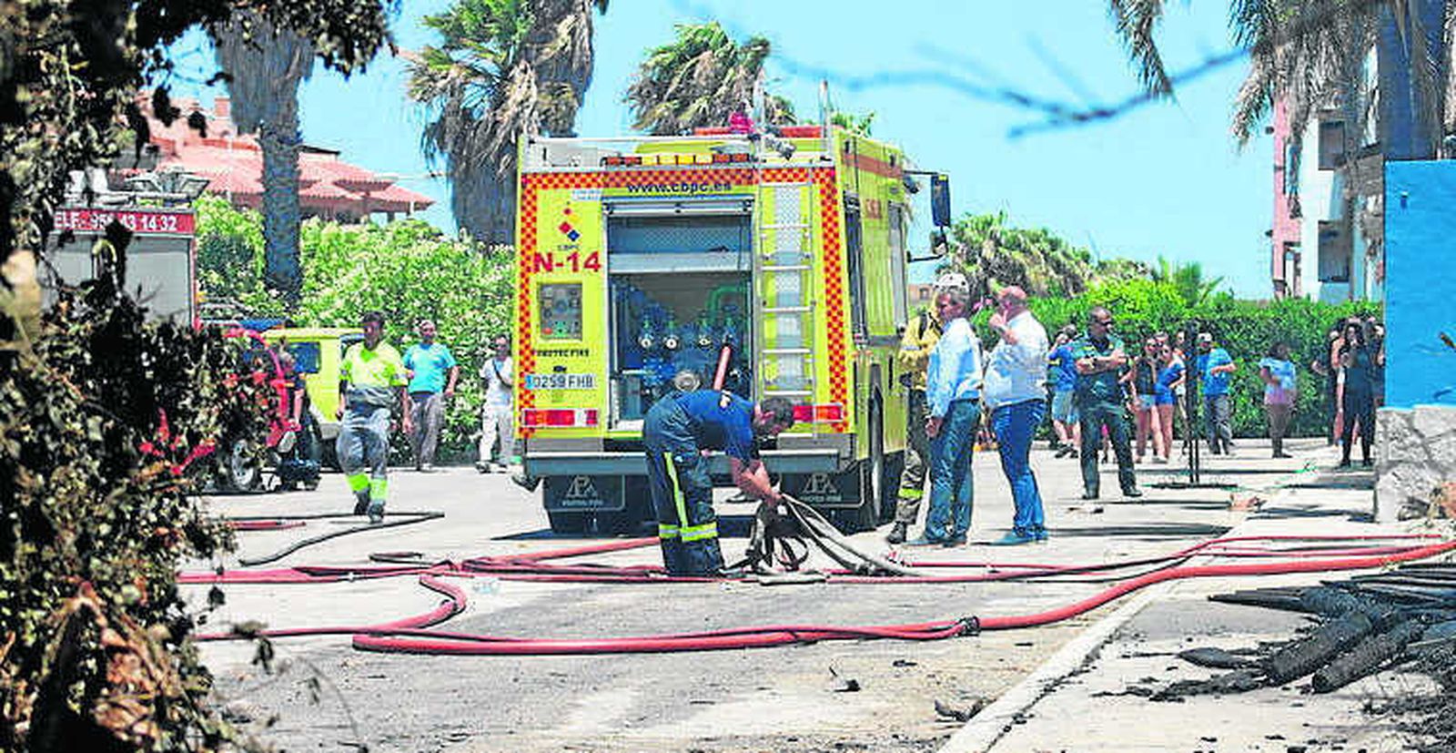 Bomberos, en una actuación en Atlanterra