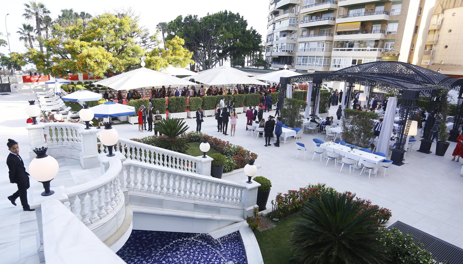 Las fotos del desfile de famosos para inaugurar el festival con nostalgia de la alfombra roja