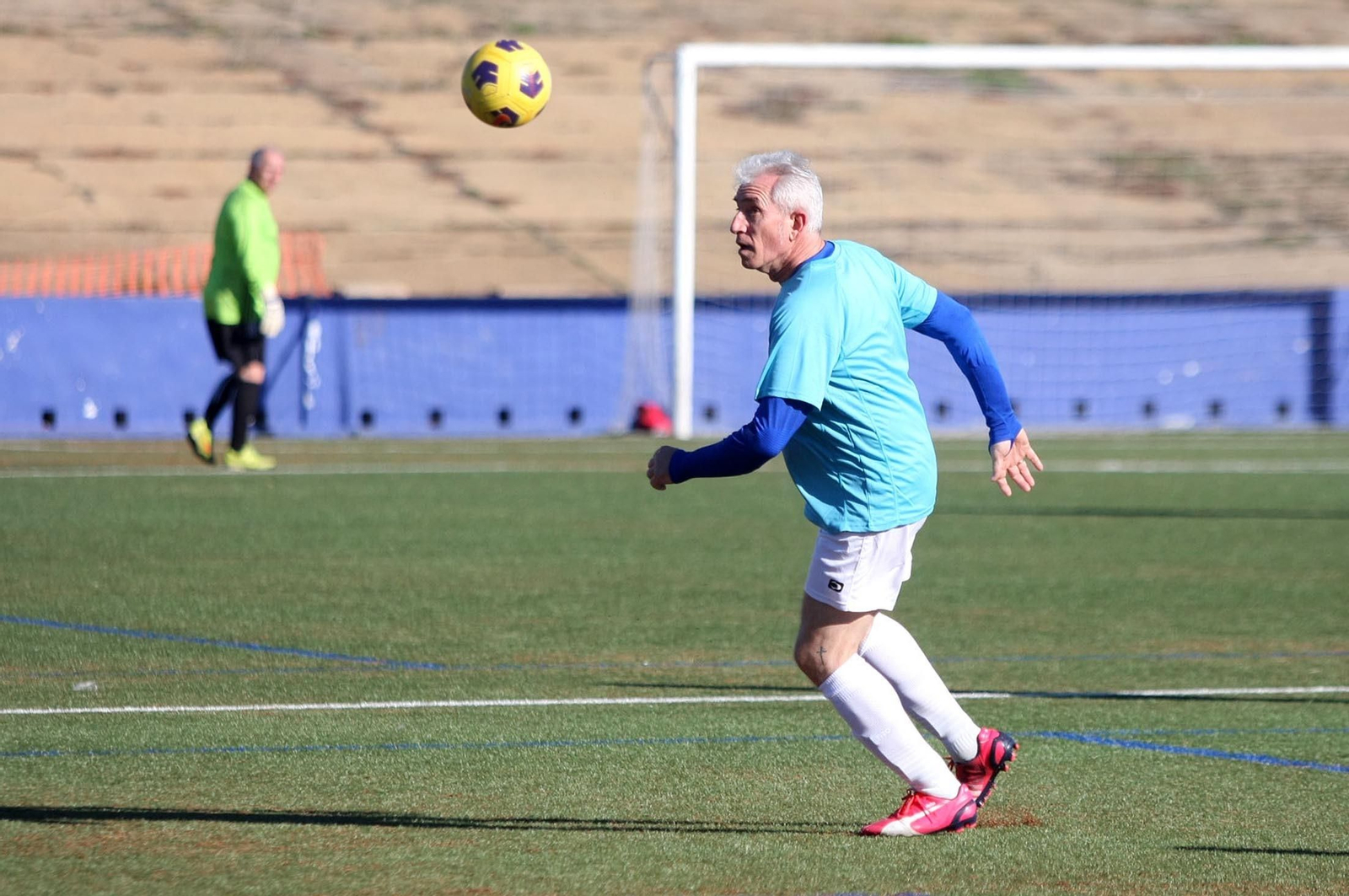 Imágenes del partido homenaje a los árbitros históricos de fútbol de Huelva
