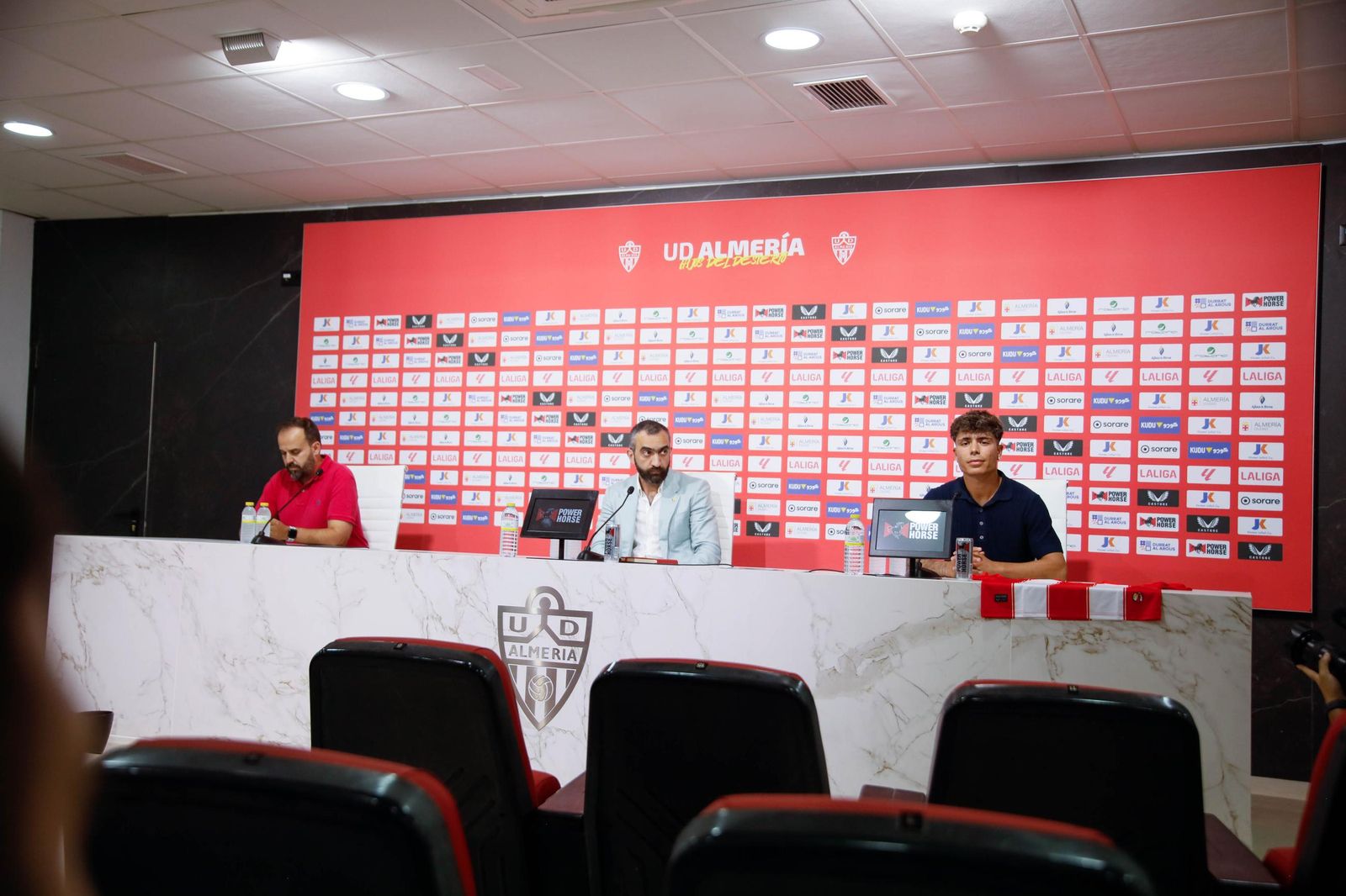Presentación de Nico Melamed como nuevo jugador de la UDA, en imágenes