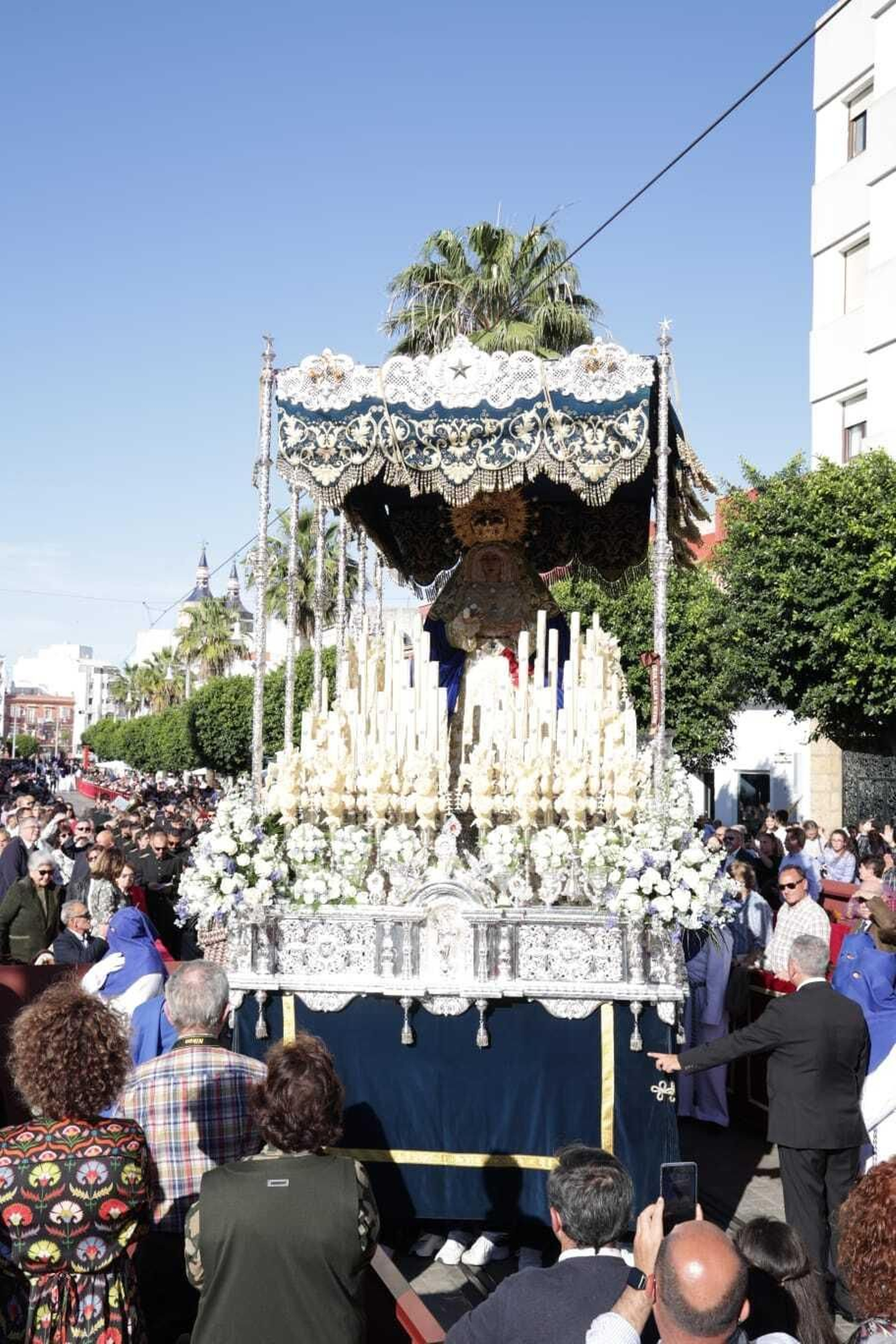 Domingo de Ramos en San Fernando 2023: Imágenes de la hermandad de Cristo Rey (Borriquita)