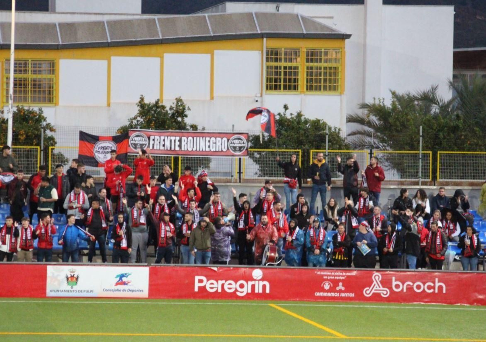 Los aficionados pulpileños, en el partido ante el Marchamalo de hace dos semanas.