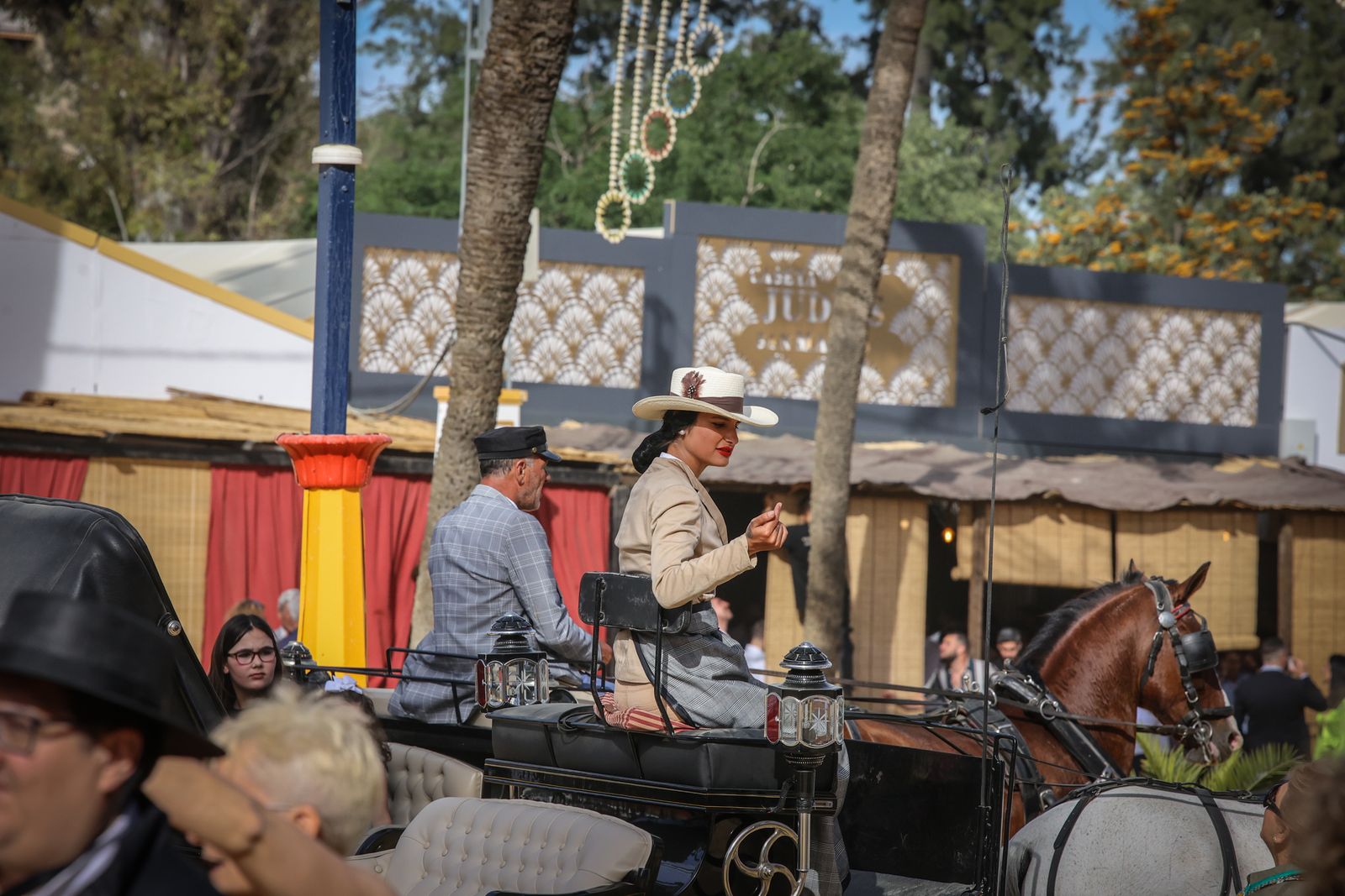 Búscate en las fotos  del jueves en la Feria de Jerez