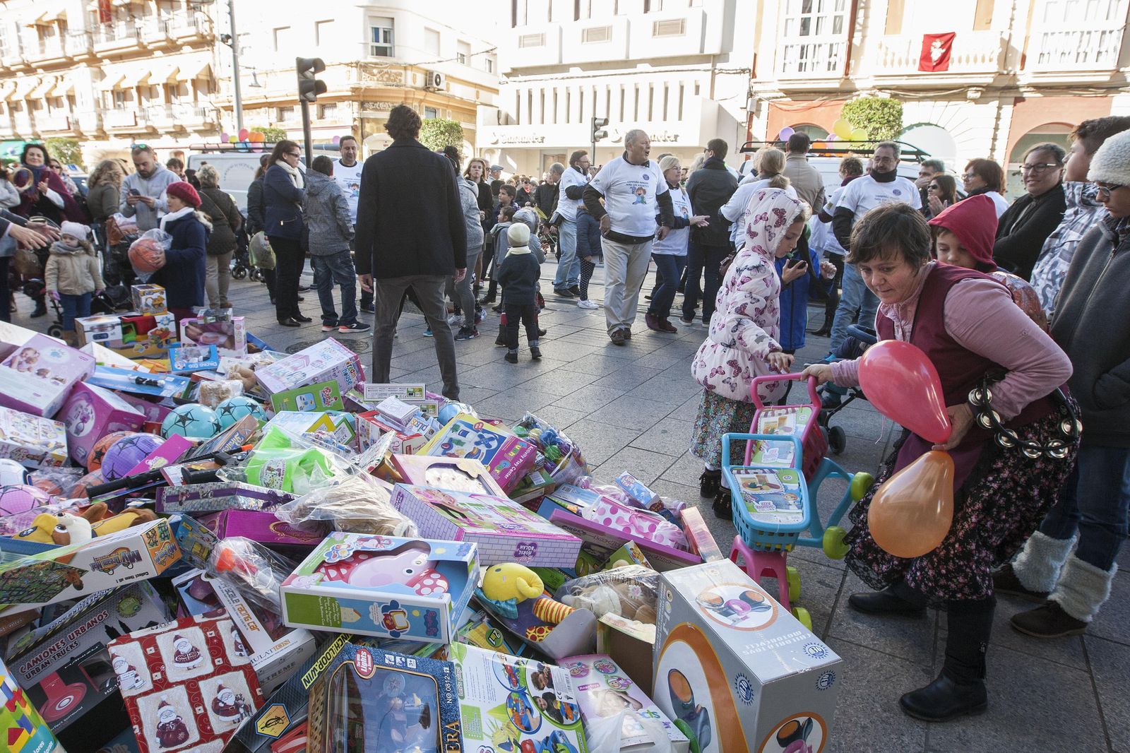 Una recogida de juguetes de Reyes Magos de hace unos años en San Fernando.