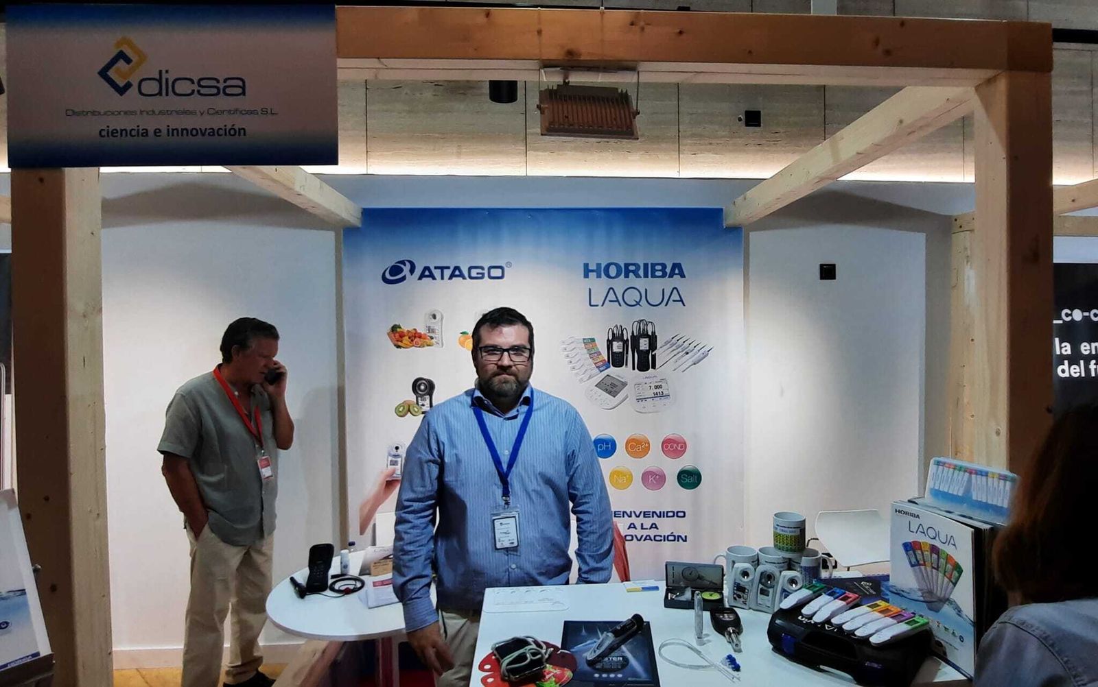 Más de medio centenar de empresas participan en el Congreso de Frutos Rojos