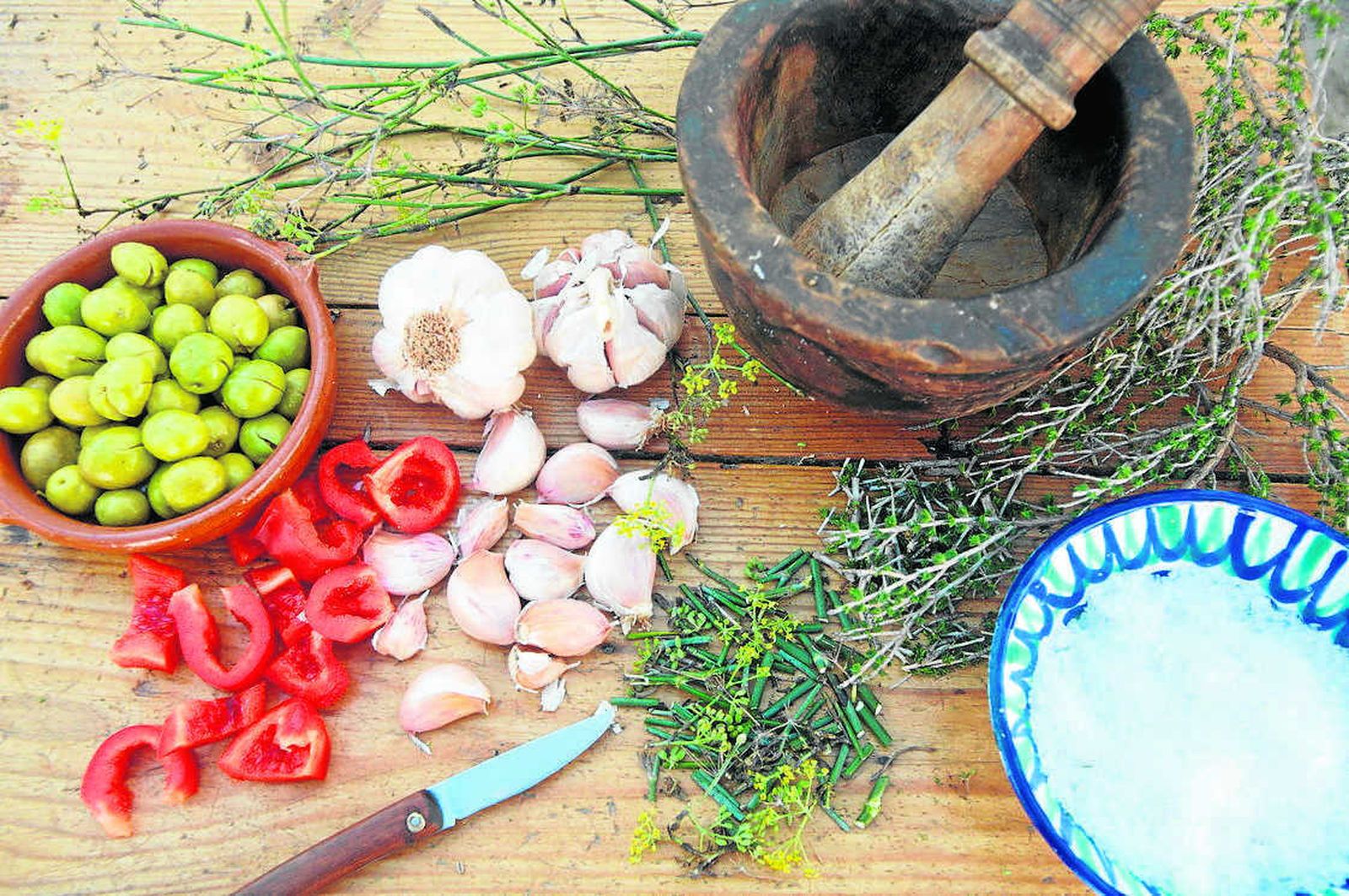 Migas de castaño centenario, gazpacho de cherris y chefs de alta cocina, un plan gastronómico y solidario en la Alpujarra de Granada