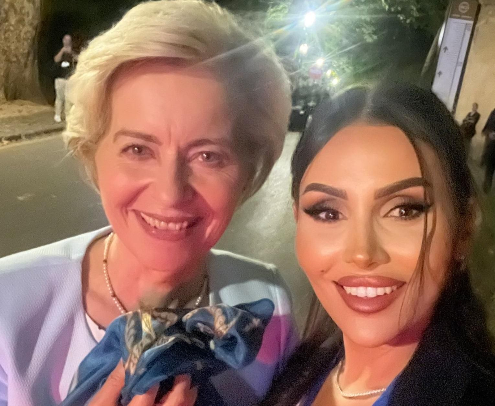Von der Leyen y Sumaya Abdelbi. Von der Leyen y Sumaya Abdelbi.