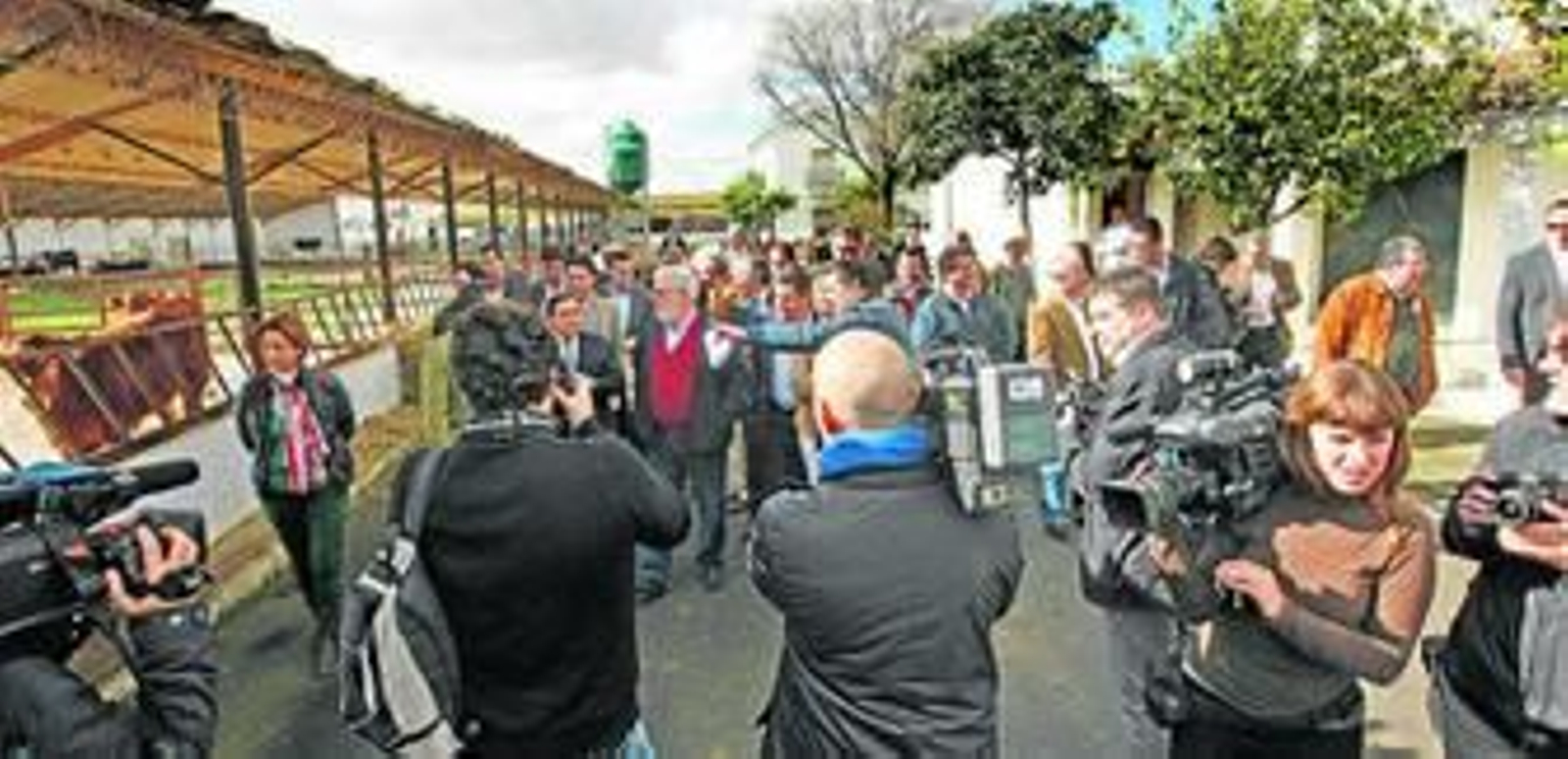 Un momento de la visita del ministro Miguel Arias Cañete al Centro Experimental Agrícola y Ganadero de Jerez.