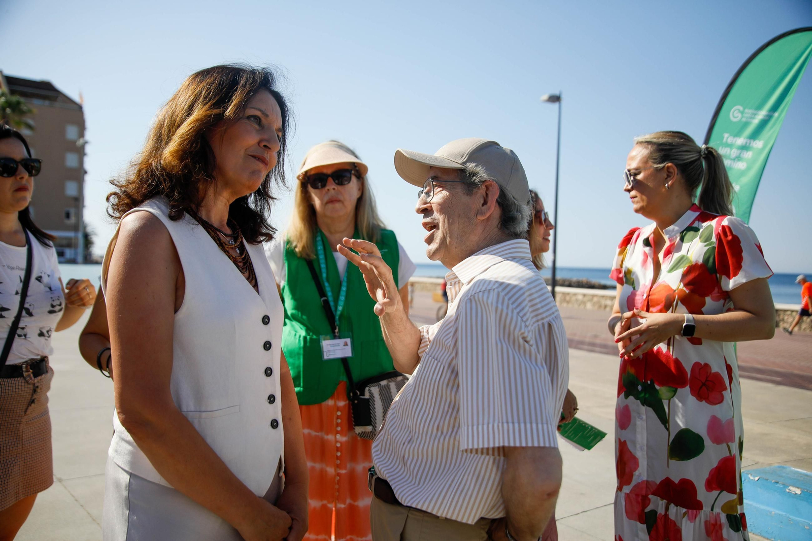 Las imágenes de la carpa informativa sobre prevención del cáncer de piel en Almería