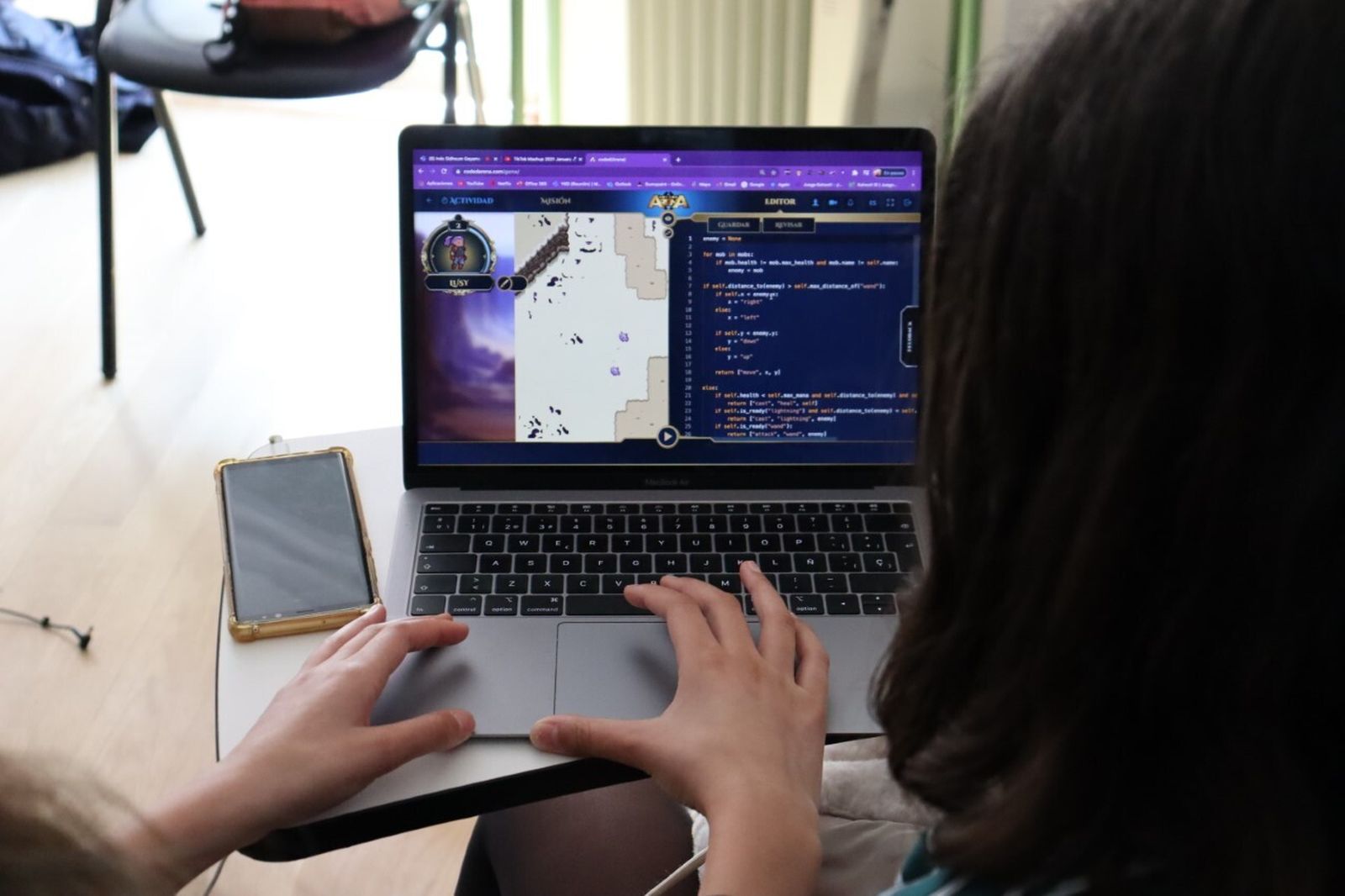 El uso de las herramientas digitales resulta esencial en el programa piloto del San Francisco de Paula.