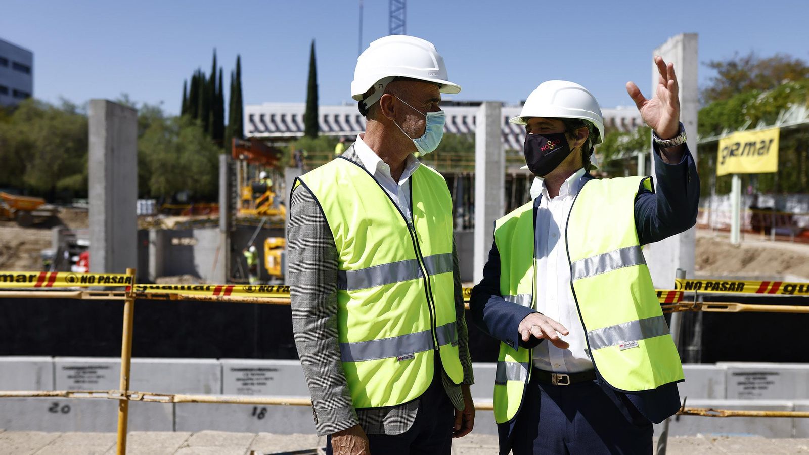 Los delegados Antonio Muñoz y David Guevara visitan las obras.