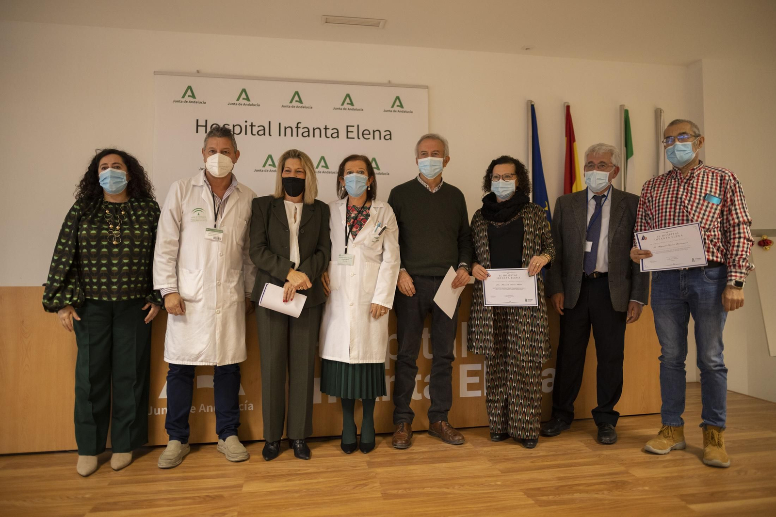 Imágenes del acto de despedida del personal sanitario del hospital Infanta Elena