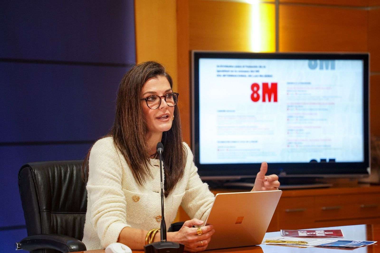 La edil Delia Mira presenta la programación del 8M en El Ejido.