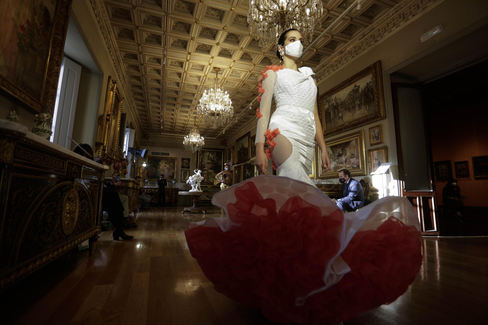 Las imágenes del desfile  Úniqo Qlamenco