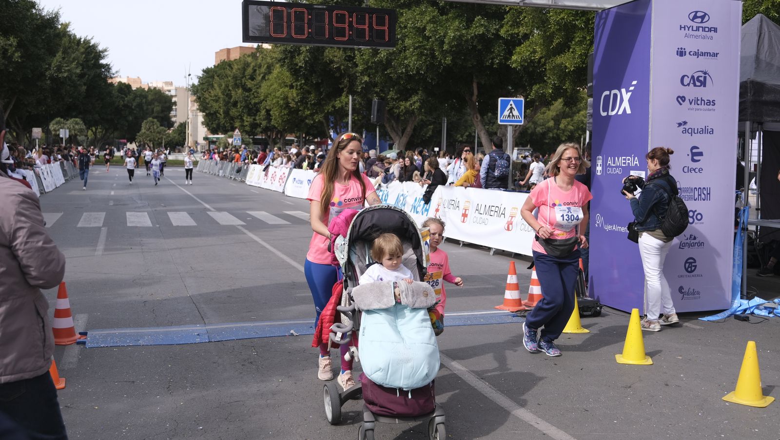 Imágenes de la Carrera de la Mujer 2023 en Almería