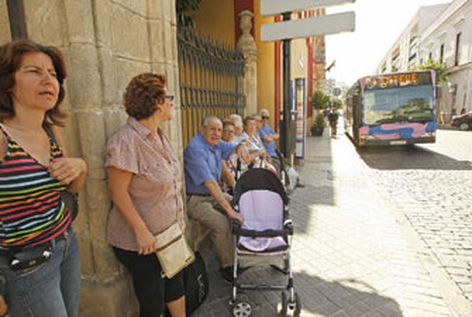 El Ayuntamiento adeuda 3,5 millones a Urbanos Amarillos