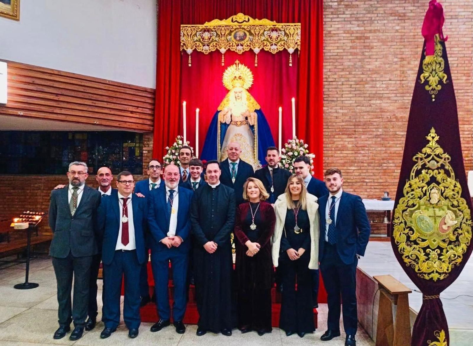 La nueva junta de gobierno de la Hermandad de la Paz de Fátima