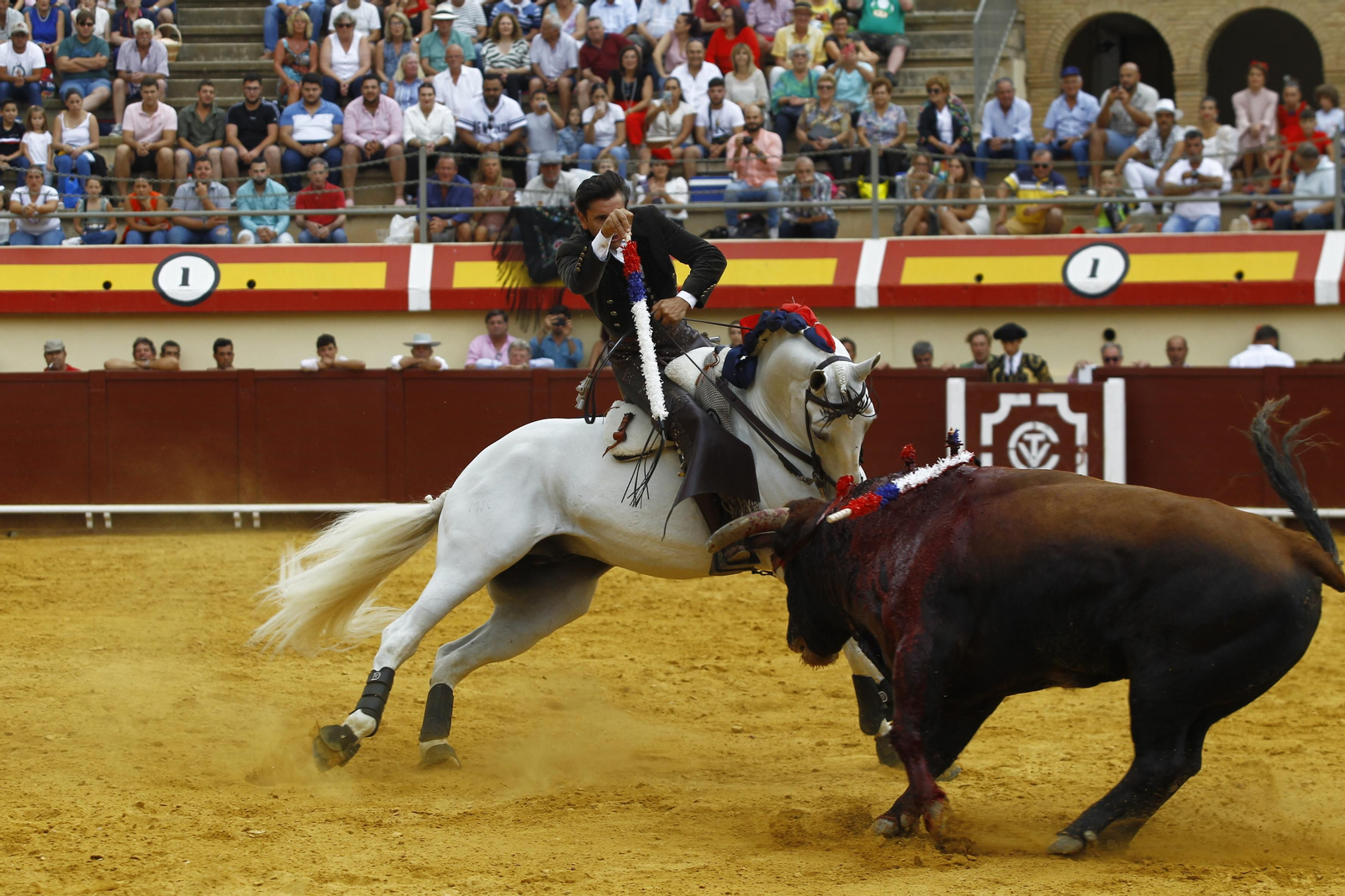 Imágenes de la corrida de rejones en la Feria taurina de Vera 2022