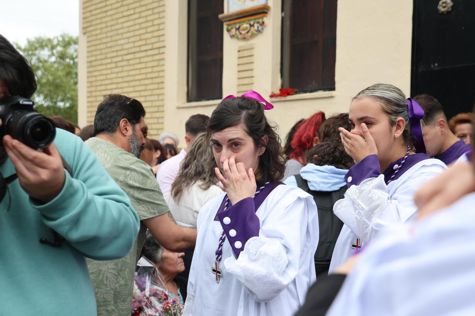 El Calvario se queda sin Lunes Santo en Huelva: imágenes de las lágrimas y el desconsuelo en la hermandad