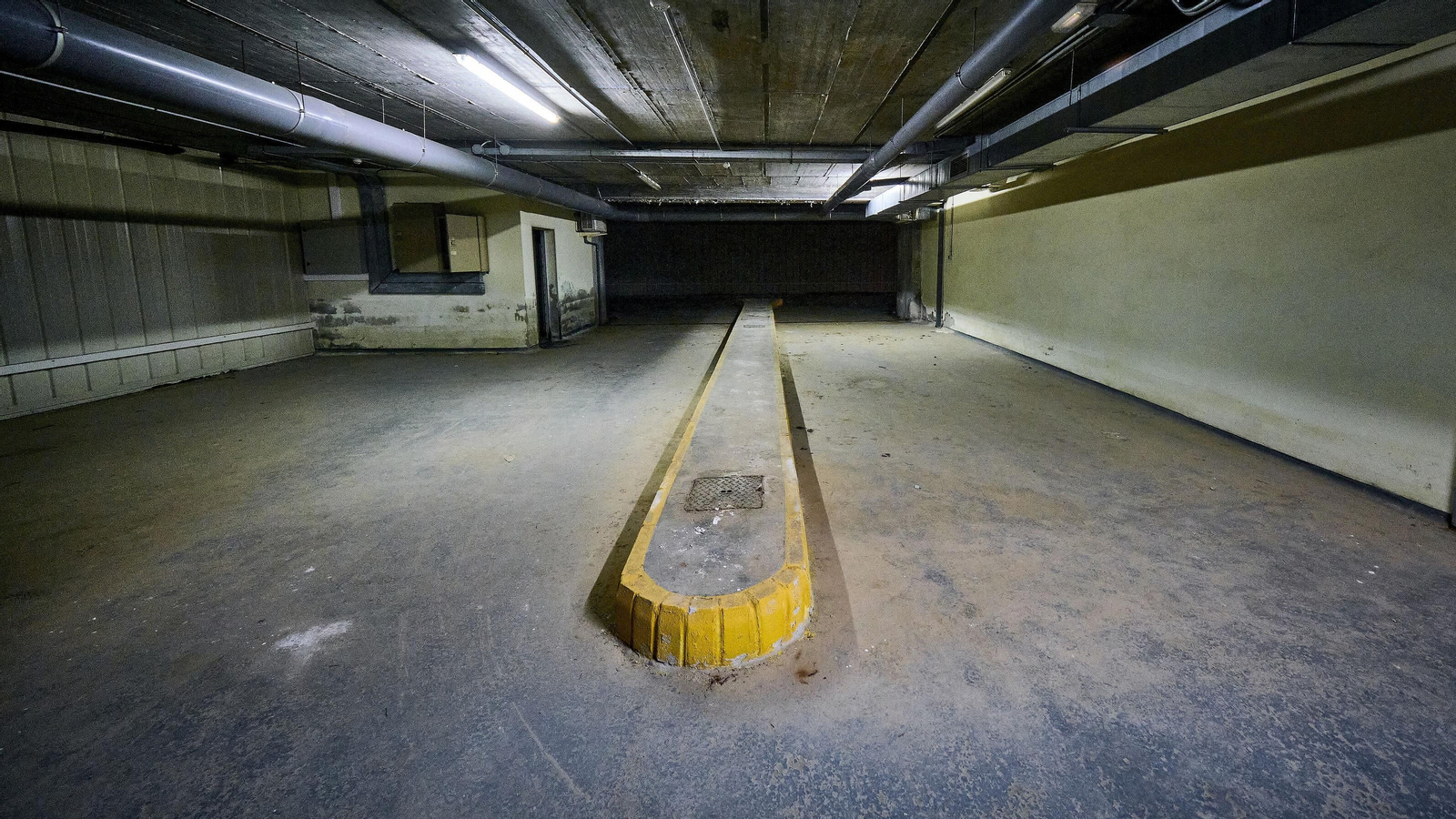 Interior del vestíbulo de la estación de Adif de Cádiz.