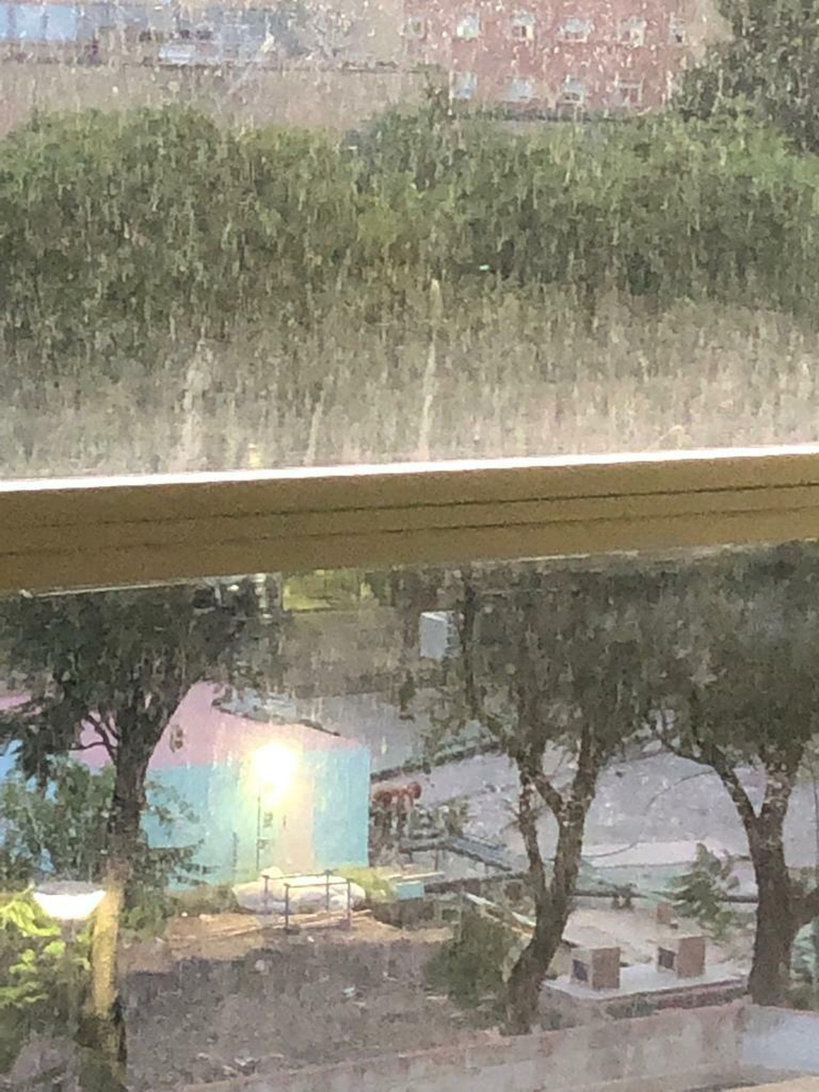 El estado de la cristalera de la habitación en el Hospital de la Mujer.