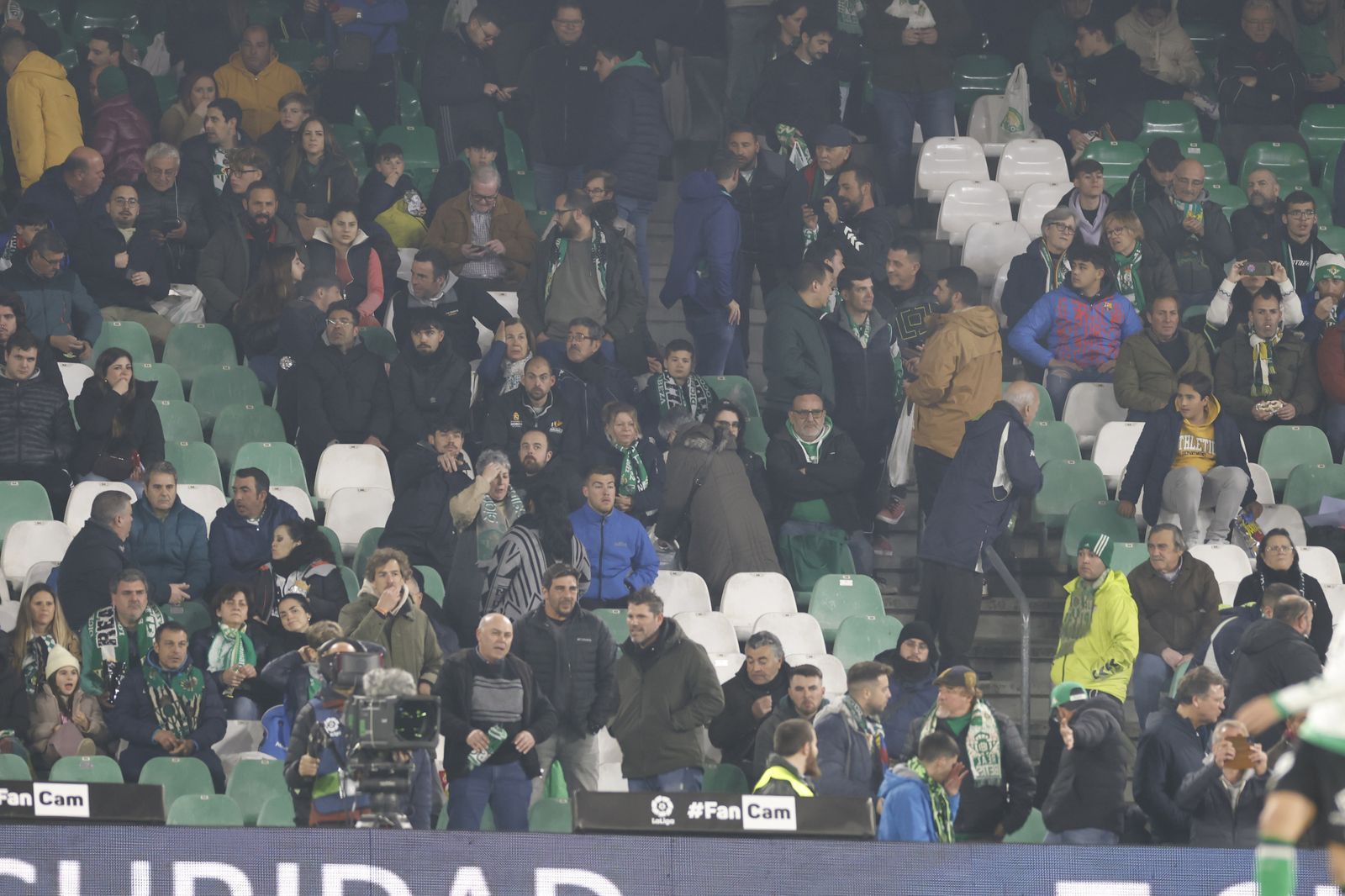Búscate en las fotos del Betis-Barcelona