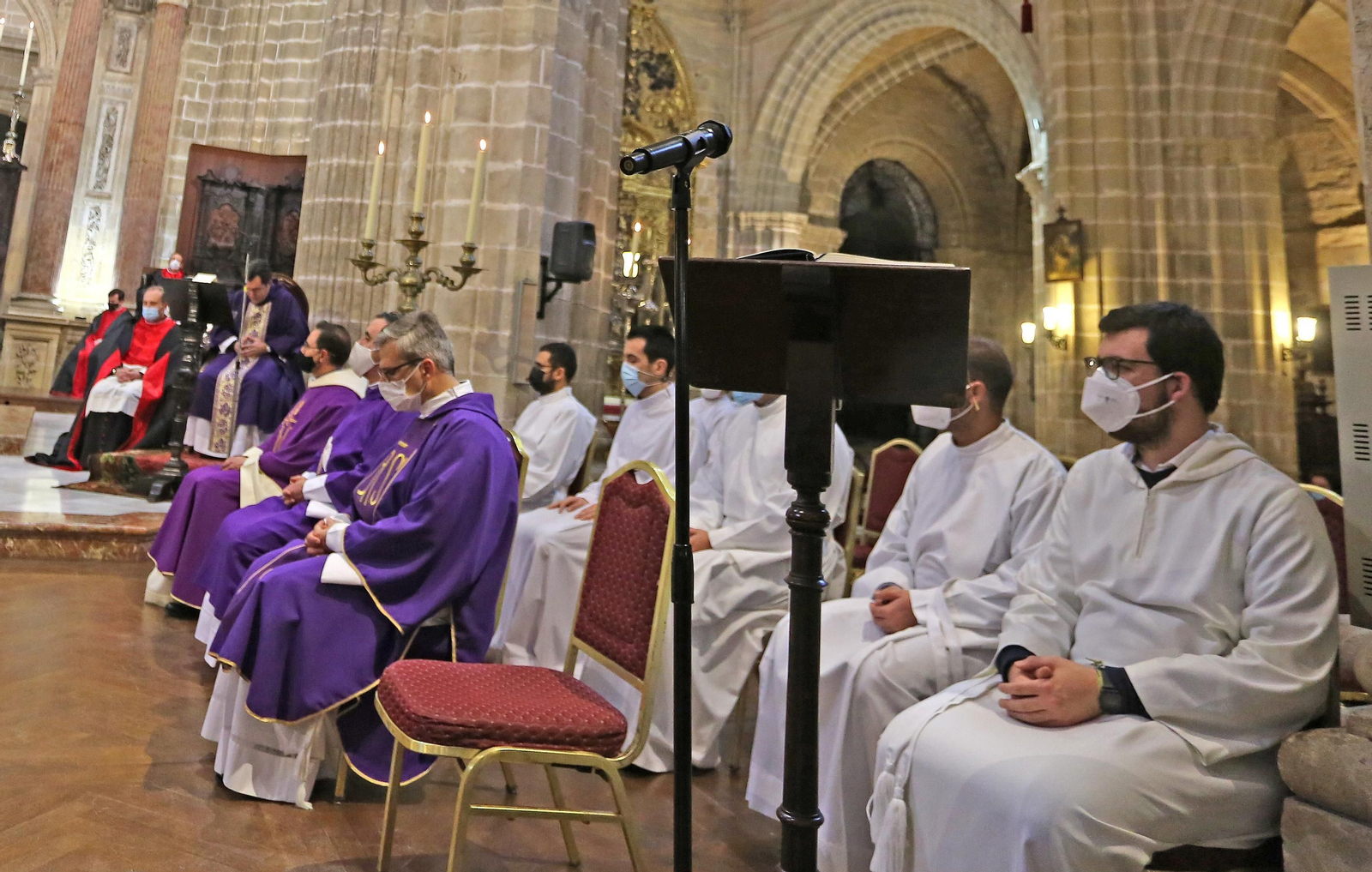 Misa funeral por Don Juan del Río en la catedral