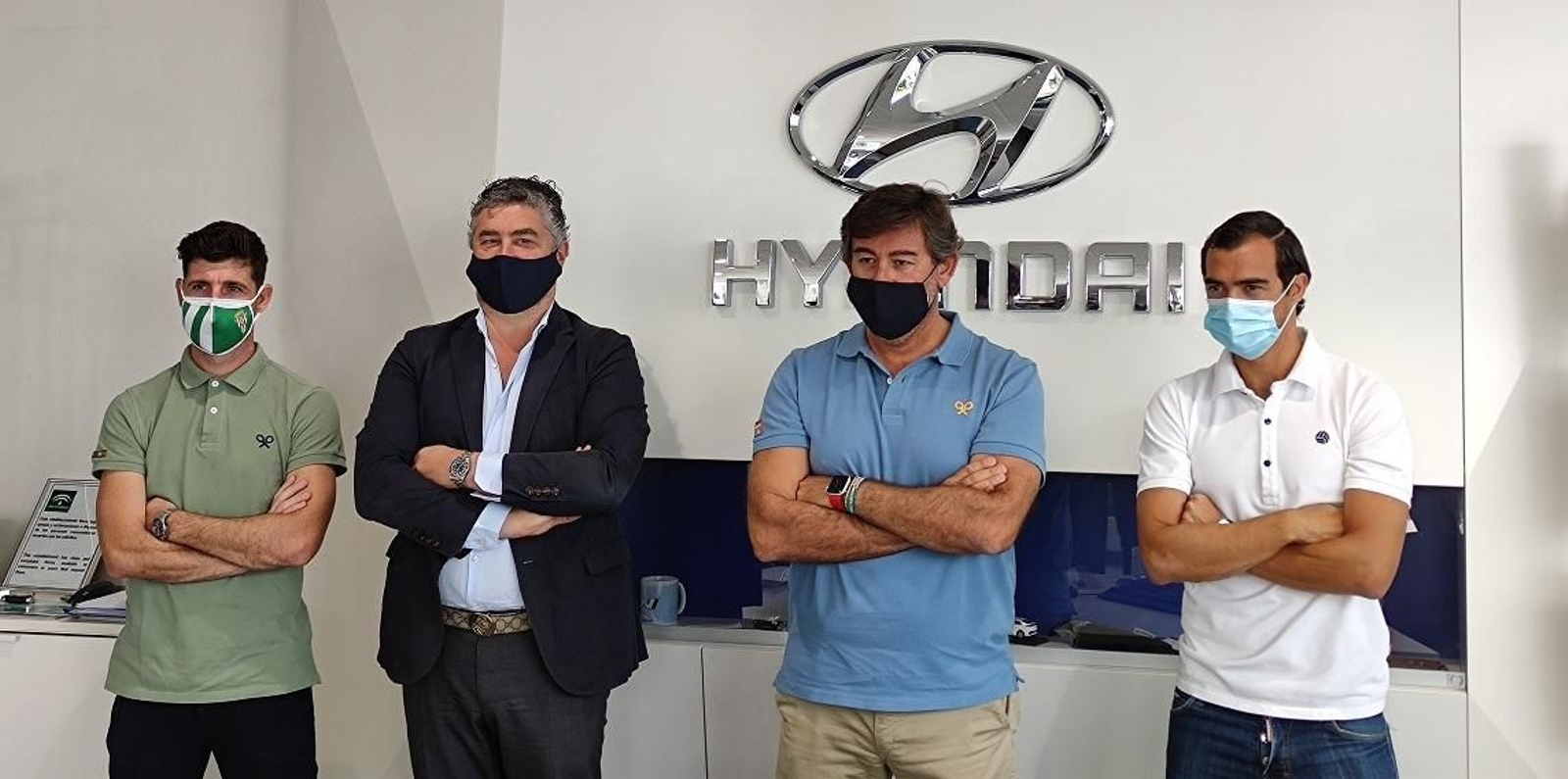 Javi Flores y De las Cuevas, junto a Javier González Calvo y Miguel Valenzuela (Hyundai).