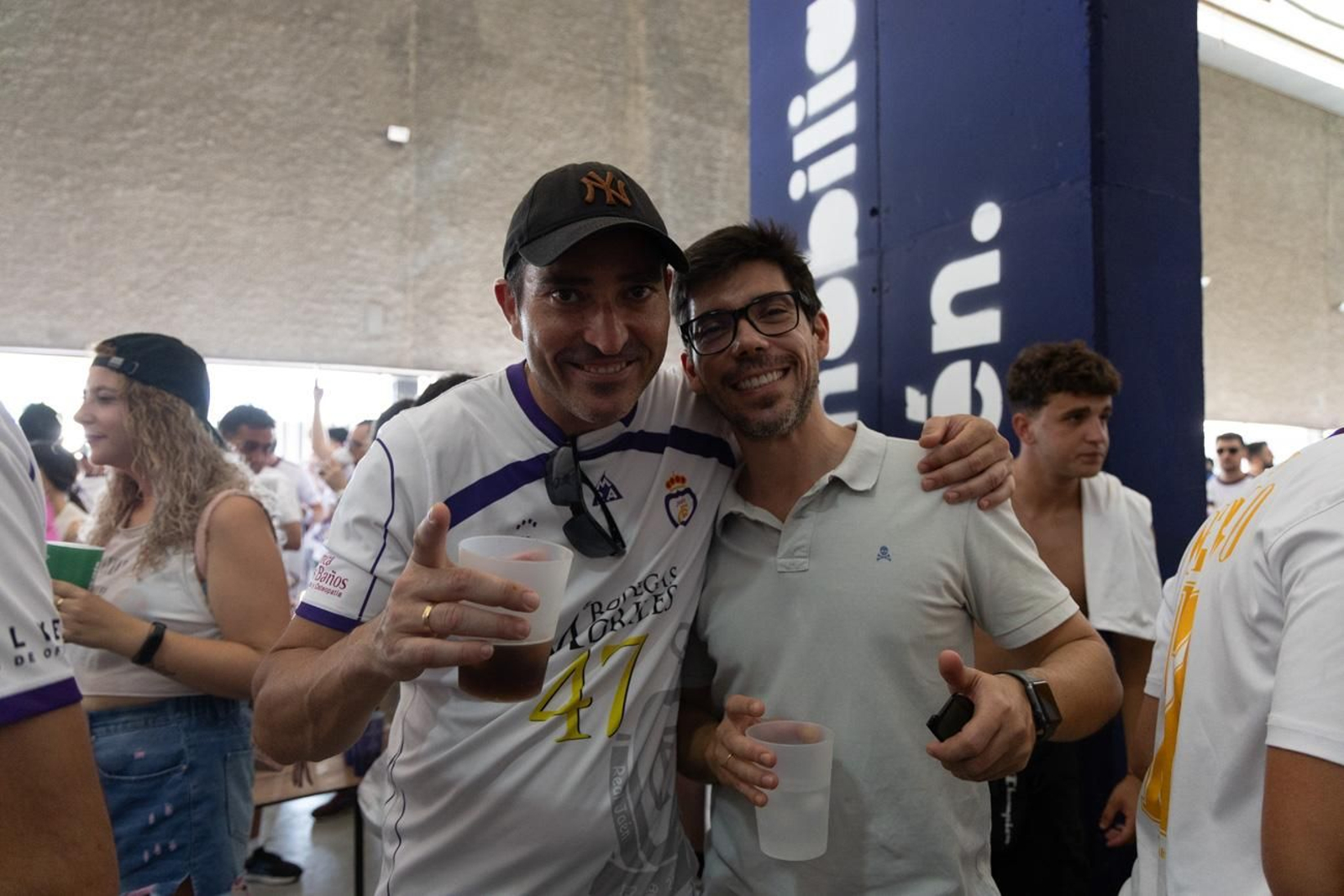 El épico recibimiento de la afición lagarta al Real Jaén, en imágenes