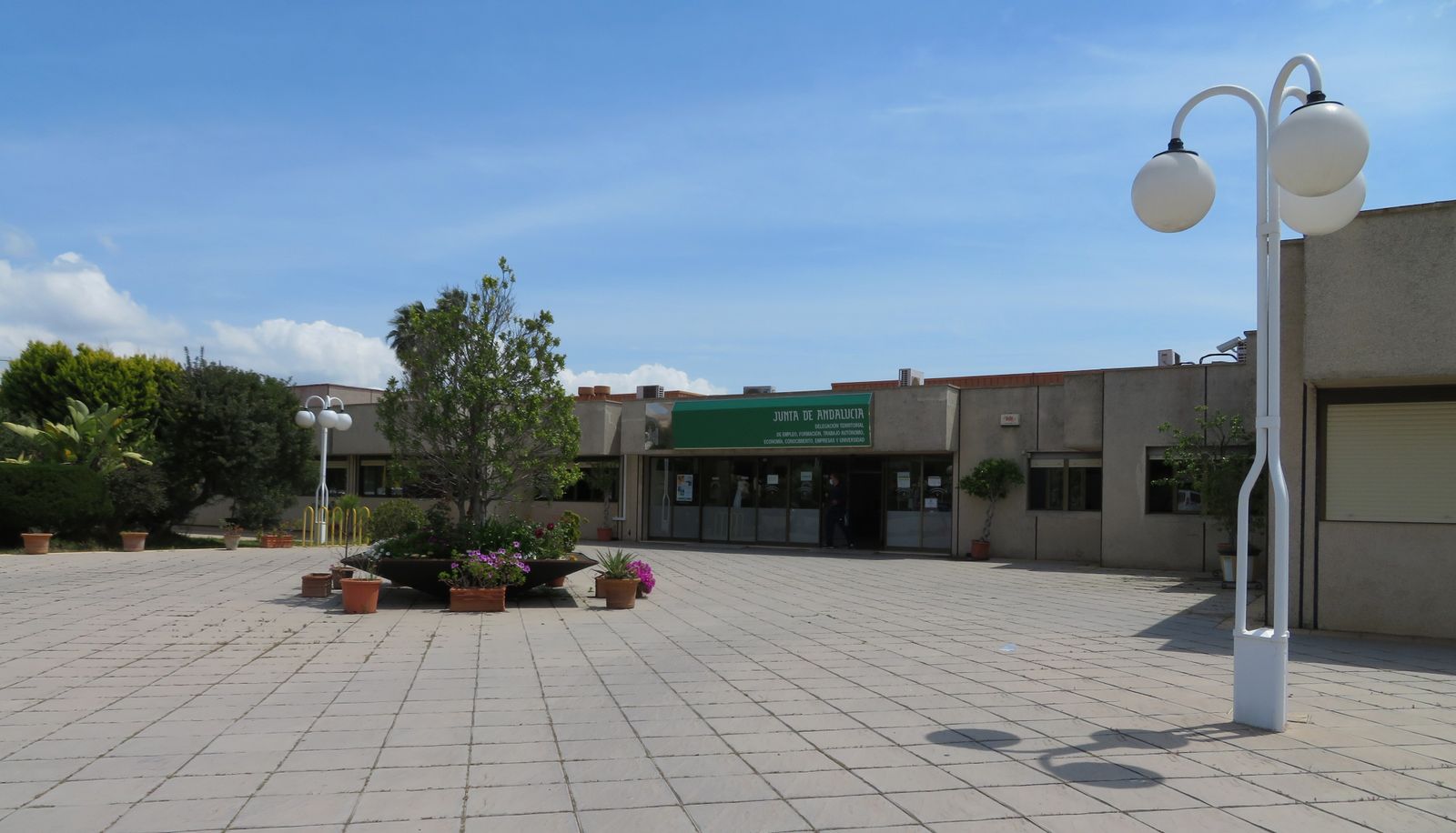 La Junta ya ha abonado las ayudas al comercio, la artesanía y la hostelería de Huelva.