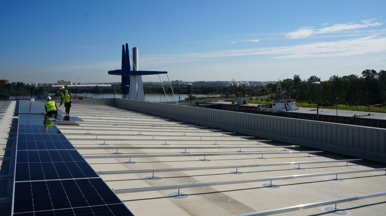 Planta solar fotovoltaica en la Esclusa Puerta del Mar