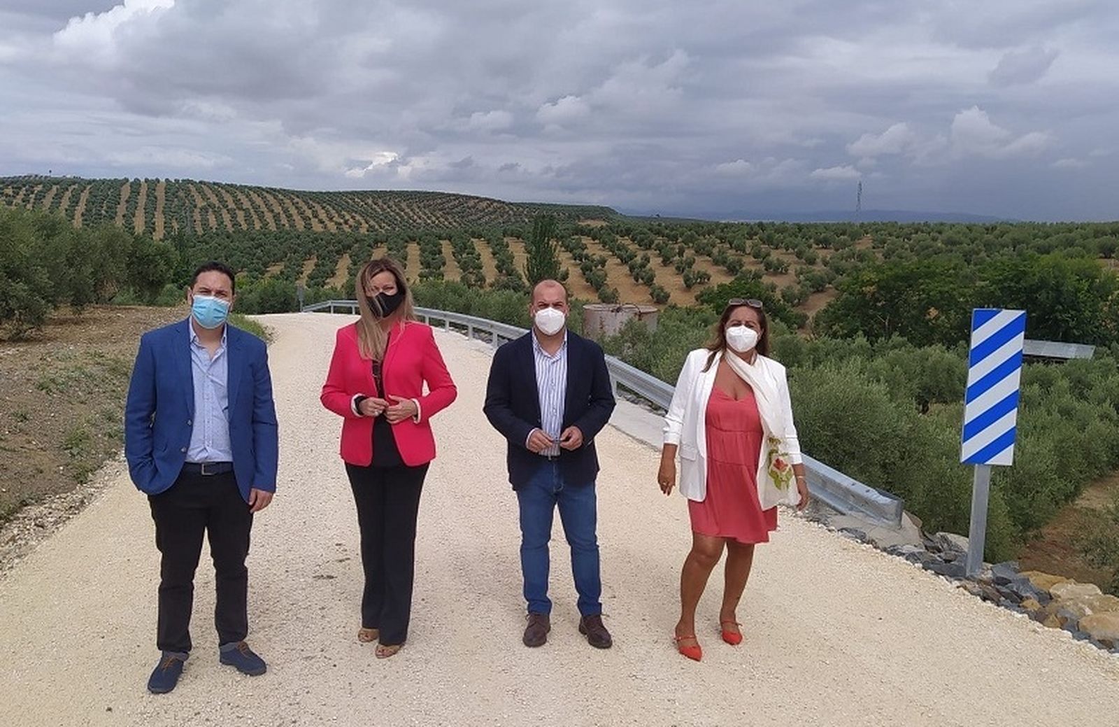 Dirigentes institucionales en la visita a una de las actuaciones.