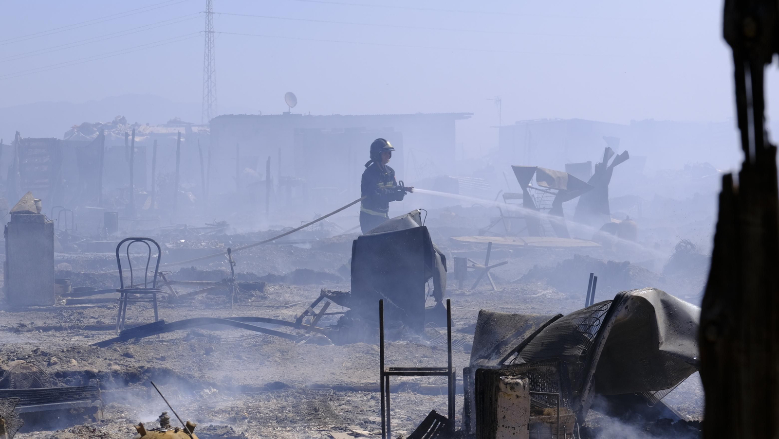 Fotogalería incendio asentamiento de chabolas en Atochares-Níjar (Almería)